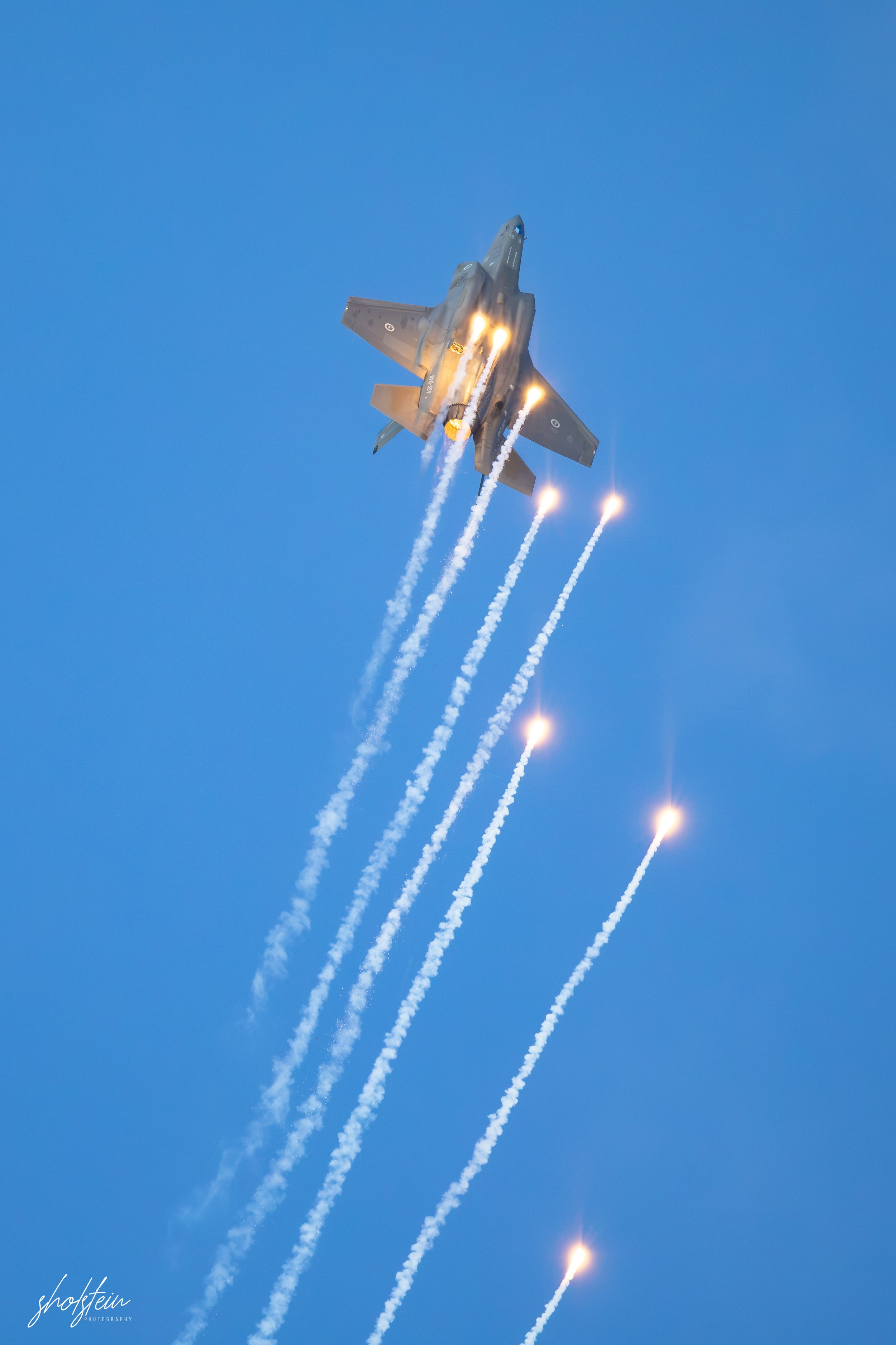 Pacific Airshow 16-8-26p2-1-158-l.jpg
