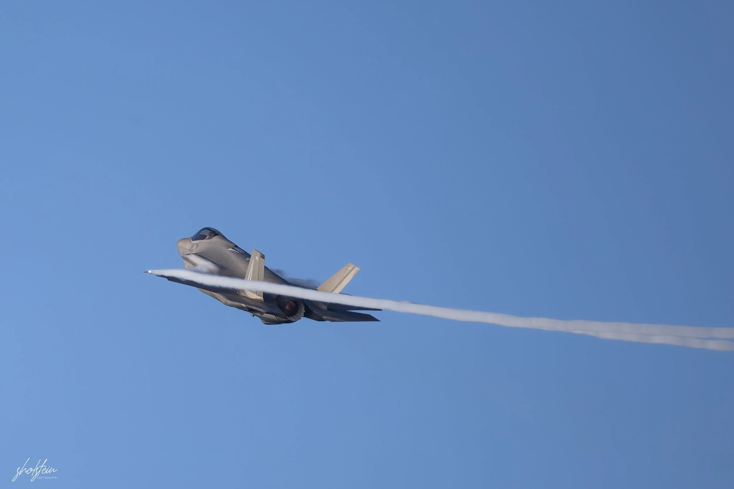 Pacific Airshow 16-8-26p2-1-146-l.jpg