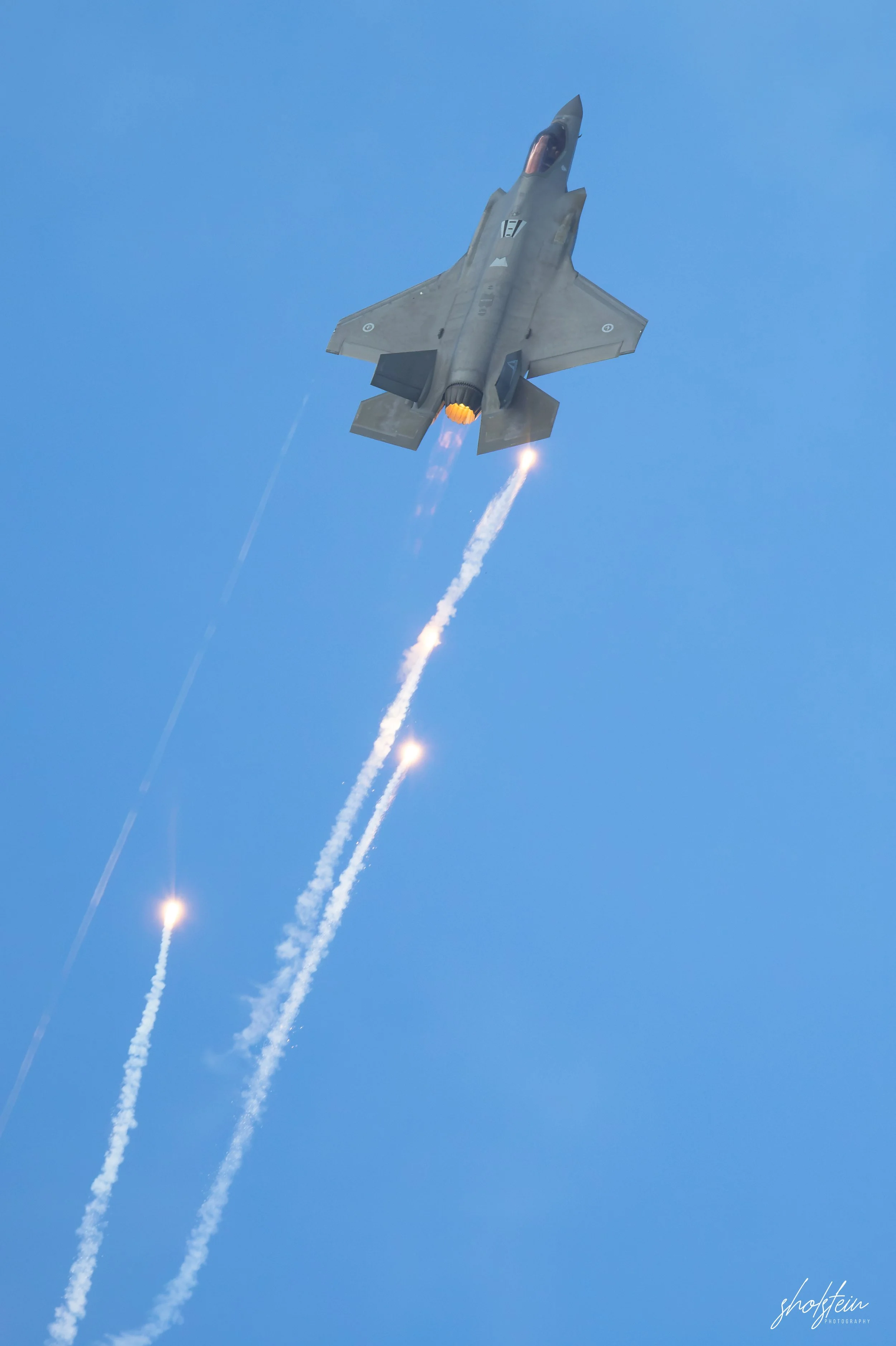Pacific Airshow 16-8-26p2-1-155-l.jpg