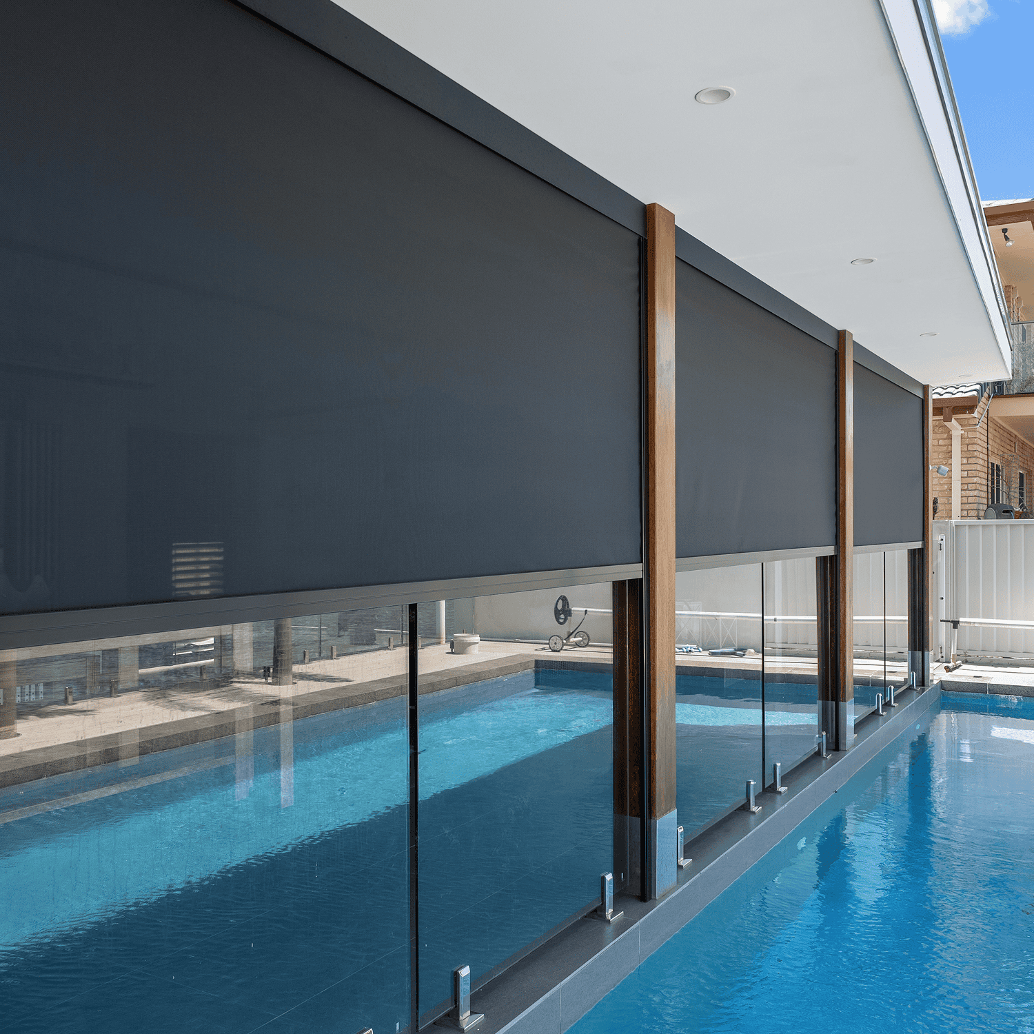 zipscreen-swimming-pool-front.png