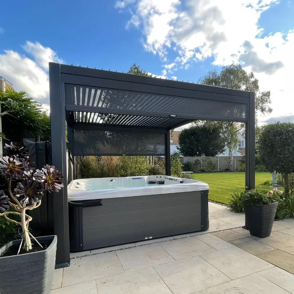 SunsLifestyleMaranzaVentedPergola_LifestyleBlack_9.webp
