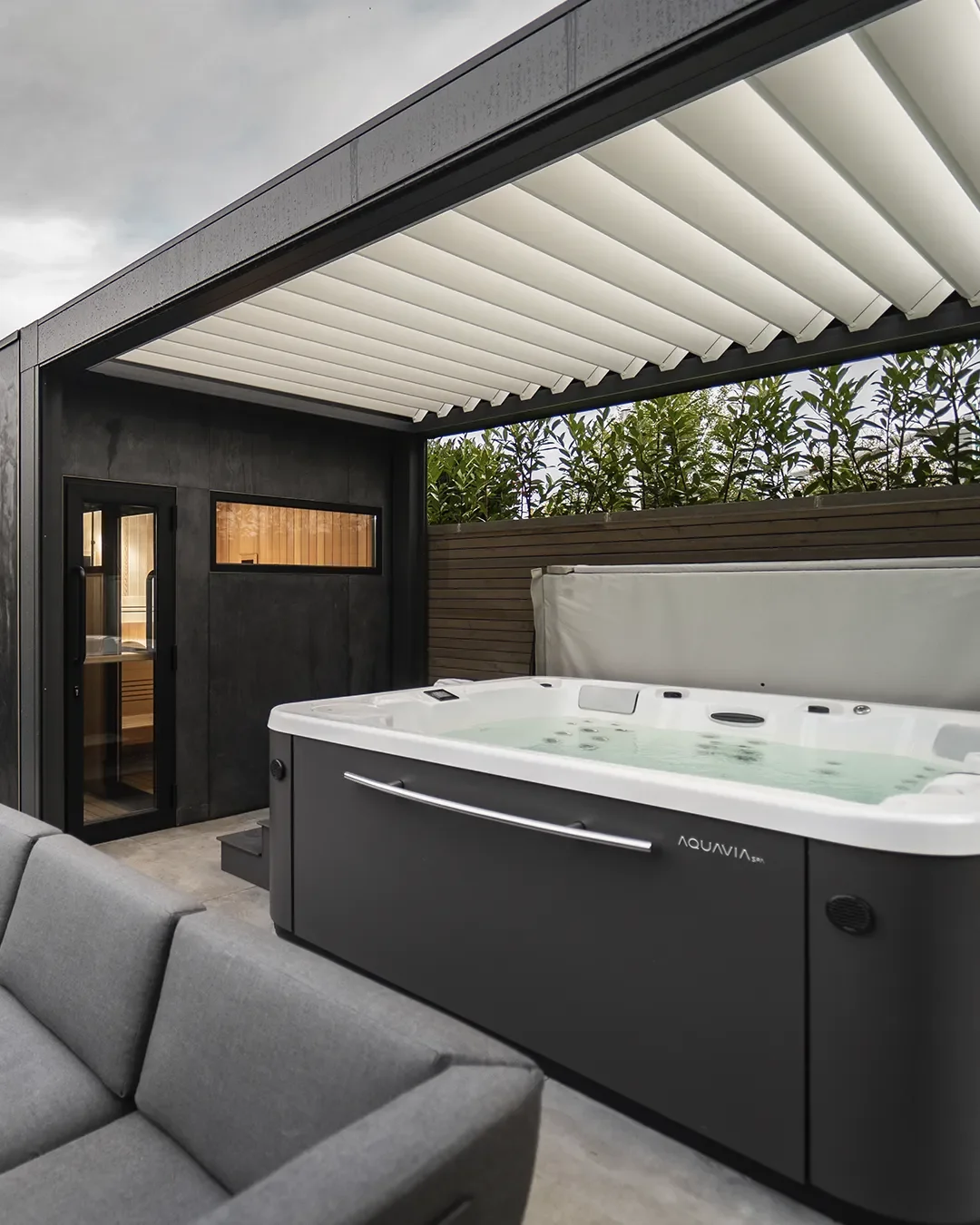instalacion spa exterior aquavia.webp