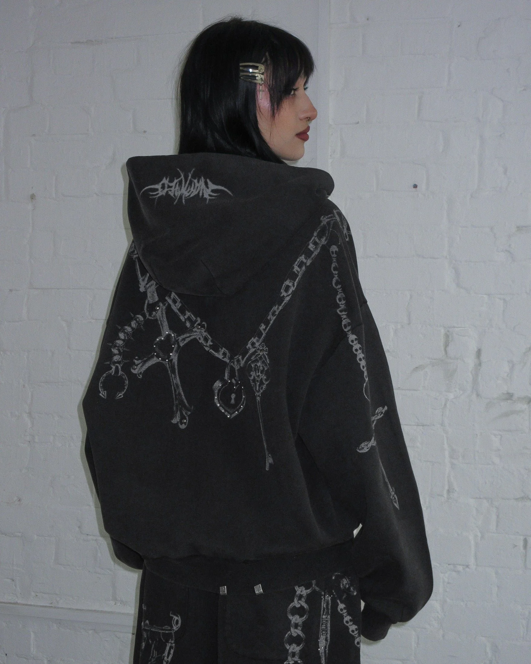 destroy-studded-zip-hoodie-black-vintage-wash-2_f7d6ae10-ea88-4f8a-a132-29920646cdf0.jpg