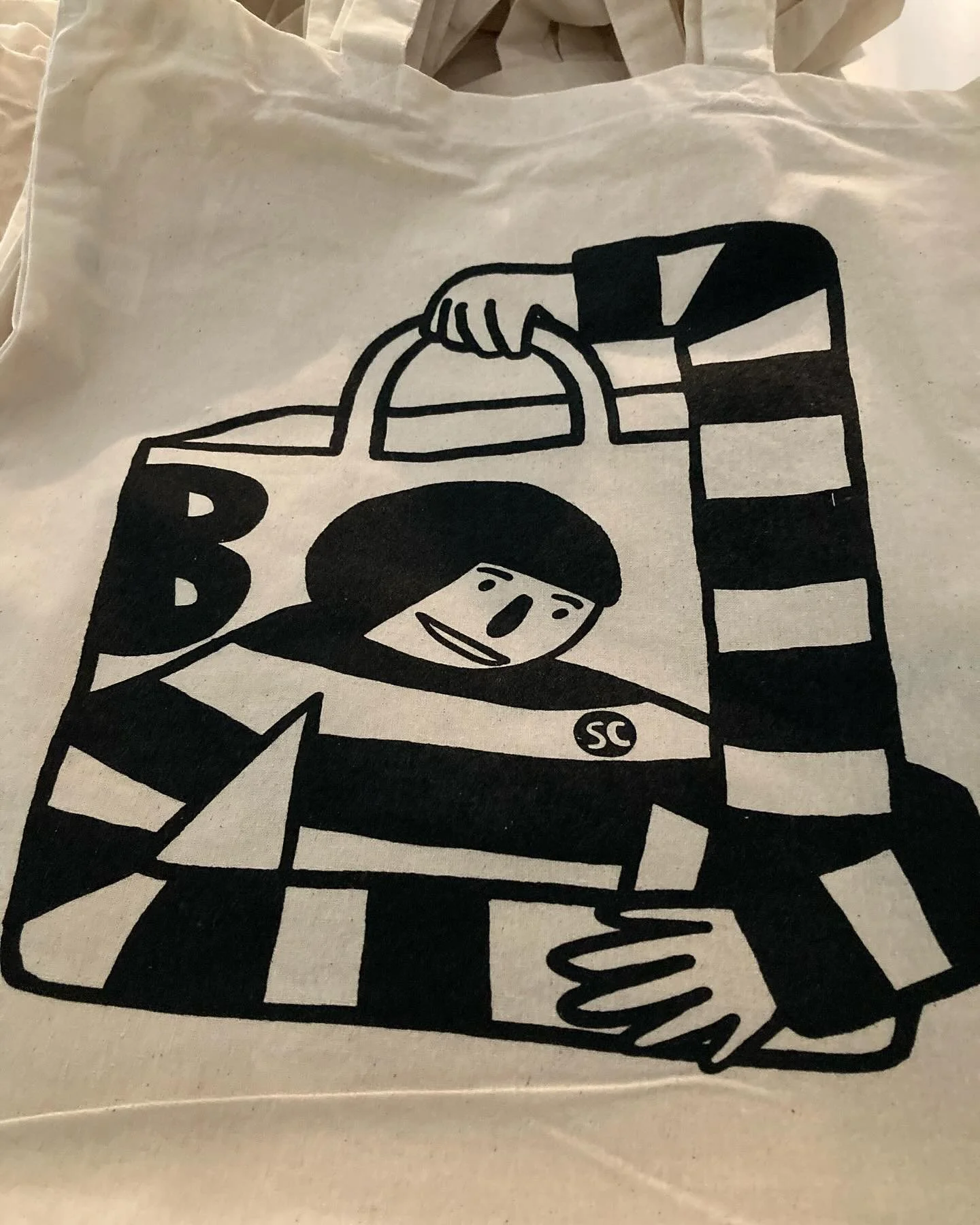 Nieuwe totebag in de winkel! Speciaal ontworpen voor de liefste klanten van bar- bara# Sarah Corynen &amp;barbara# komen jullie eentje halen?