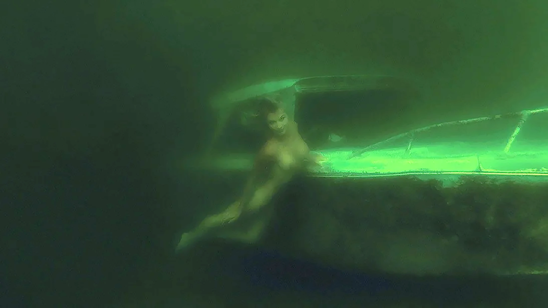 Nikki on Wreck 1.png