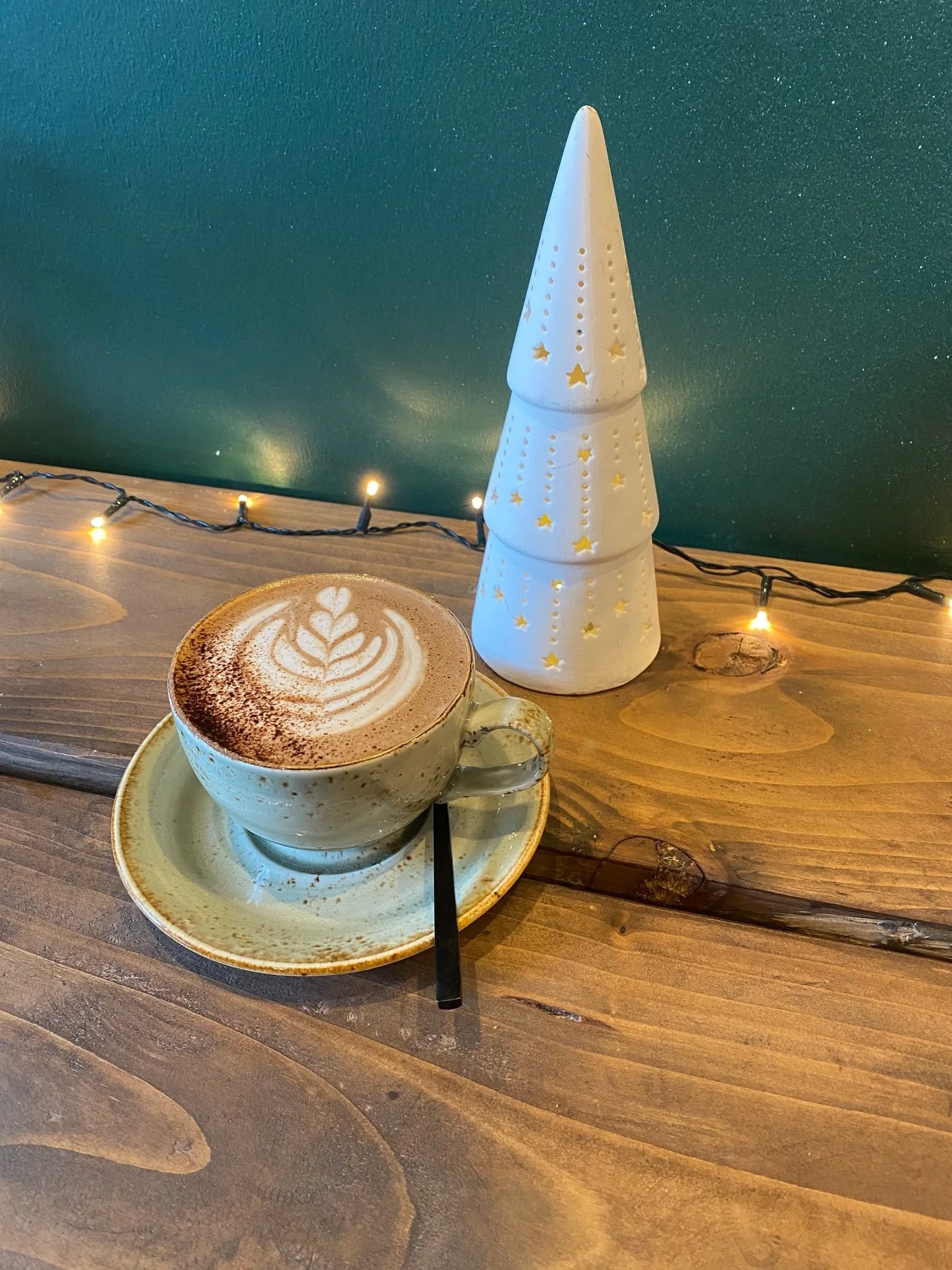 Happy Tuesday 🫶🏻

On offer today at filo:

⭐️ Frangipane Mince Pie 
⭐️ filo sausage roll 
⭐️ Mince and Mealie Pie 
⭐️ Vegan Chilli Pie 
⭐️ Cranberry and white choc scone 
⭐️ Cardamon Scones 
⭐️ Bacon, Brie and Cranberry Toastie (new special 🎄)

Co