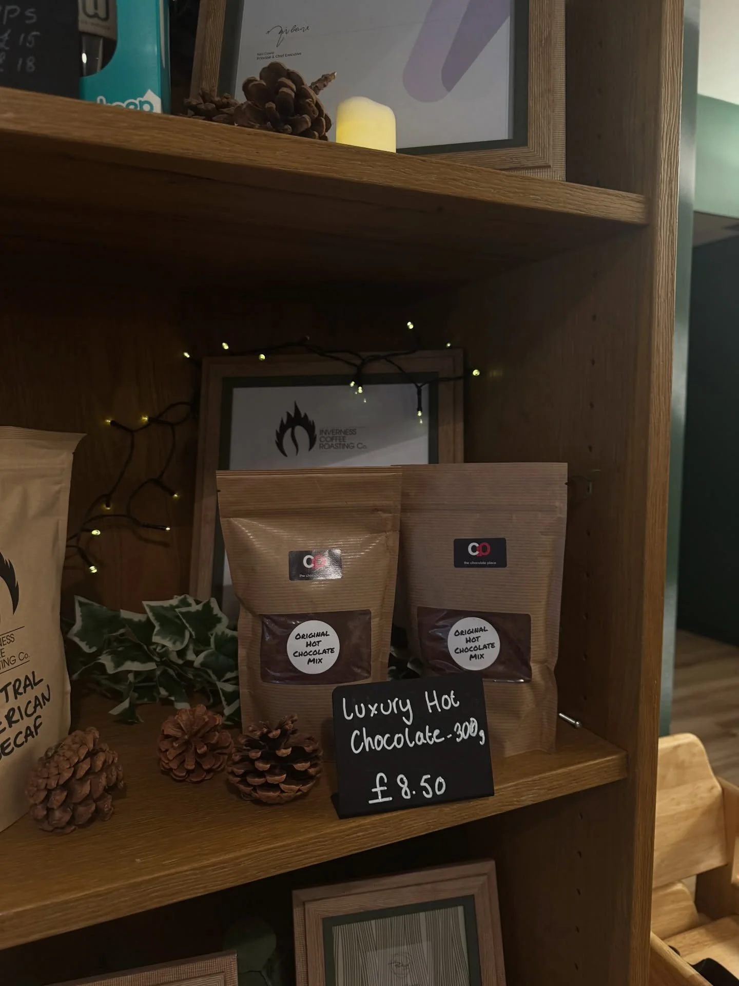The perfect christmas gifts 

⭐️ Our new luxury hot chocolate mix by the chocolate place
⭐️ @invernesscoffeeroastingco coffee beans and ground decaf
⭐️ filo branded keep cups 

Also available for purchase: A filo coffee house gift card! Any amount av