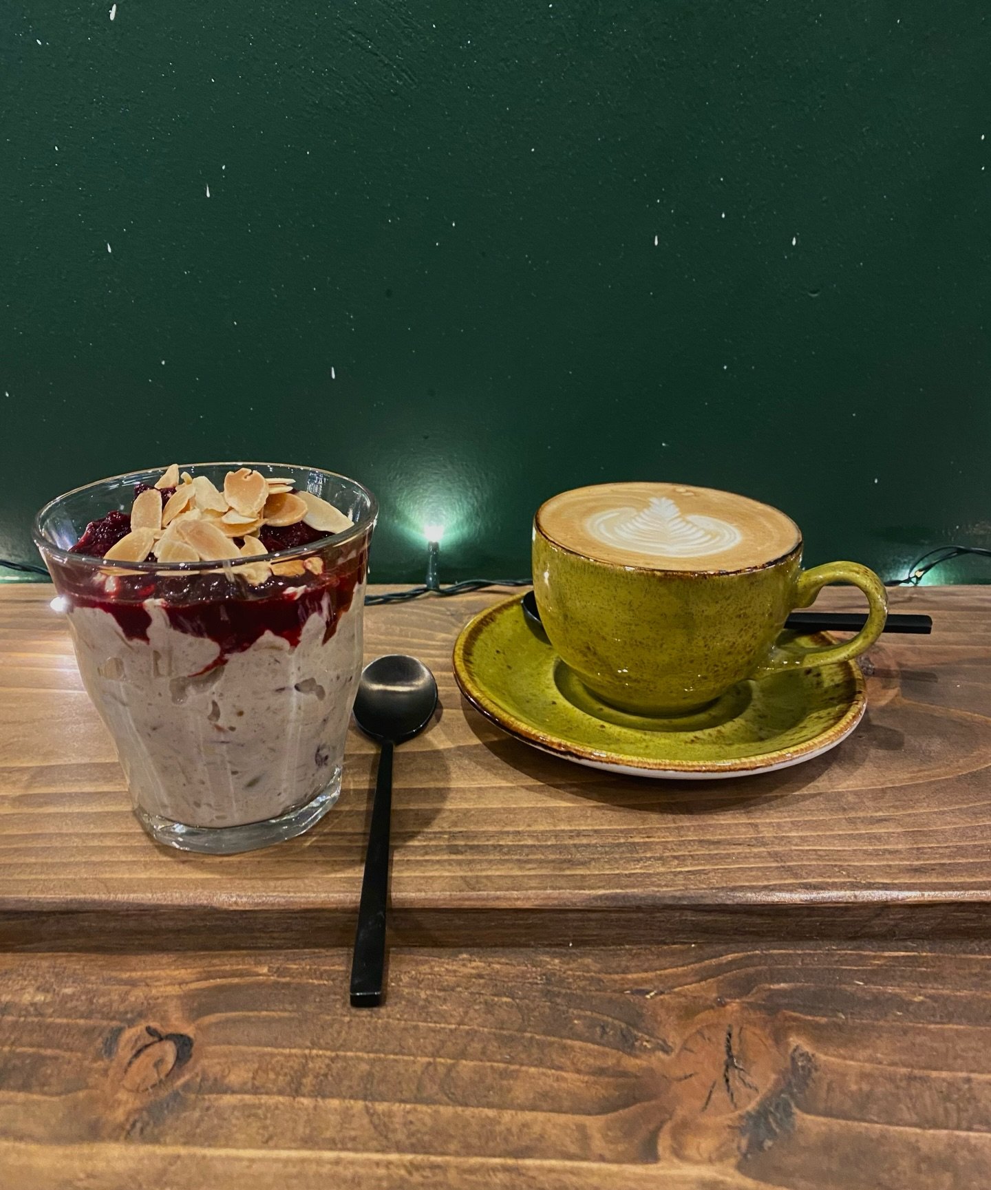 Brand new&hellip; overnight oats with apple &amp; cinnamon!

Come &amp; try it all day or before 11am to take advantage of our breakfast deal: breakfast item &amp; hot drink for &pound;5