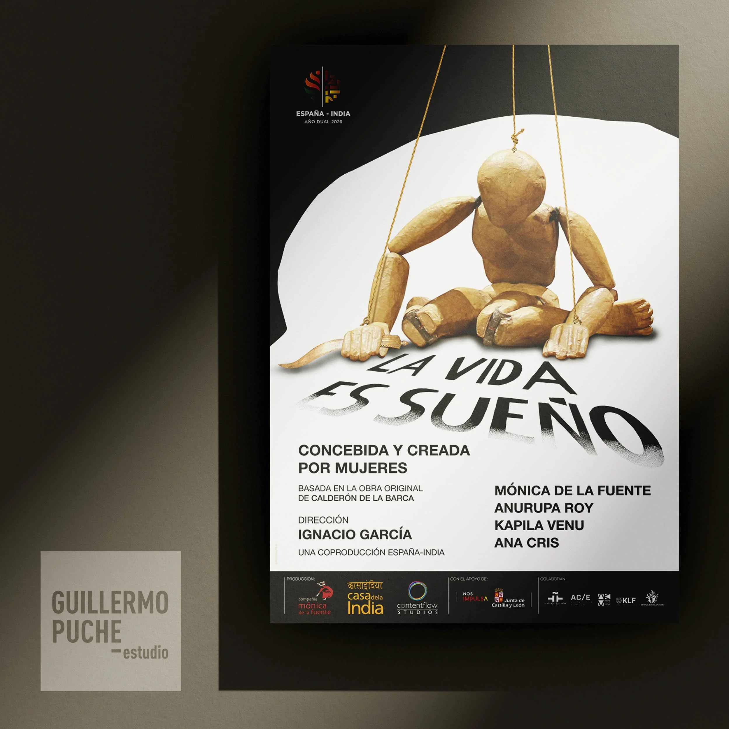 Guillermo Puche Diseño del cartel para Life is a Dream / La vida es sueño, producción teatral indoespañola dirigida por Ignacio García y estrenada en el Bharat Rang Mahotsav de Bombay dentro del Año Dual España-India 2026.
