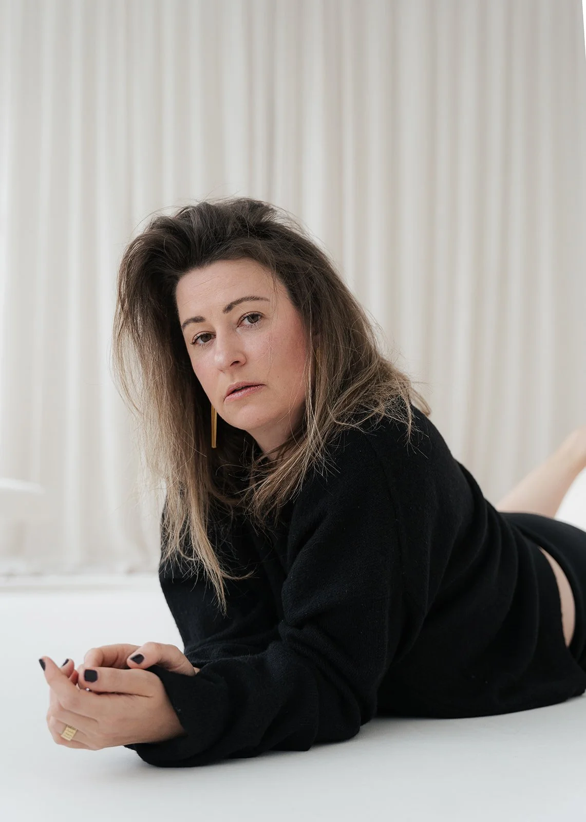 Natürliche, entspannte und zeitlose Studioportraits von Anna macht Fotos. Studiofotos Stuttgart