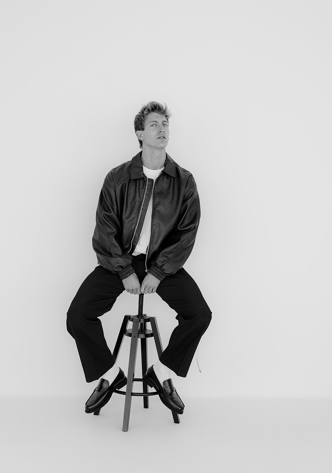 Polaroid Model at wild:studios Stuttgart. Studiofotografie im tageslicht Mietstudio Stuttgart. Anna macht Fotos. Bekannte Portrait Fotografin Stuttgart.