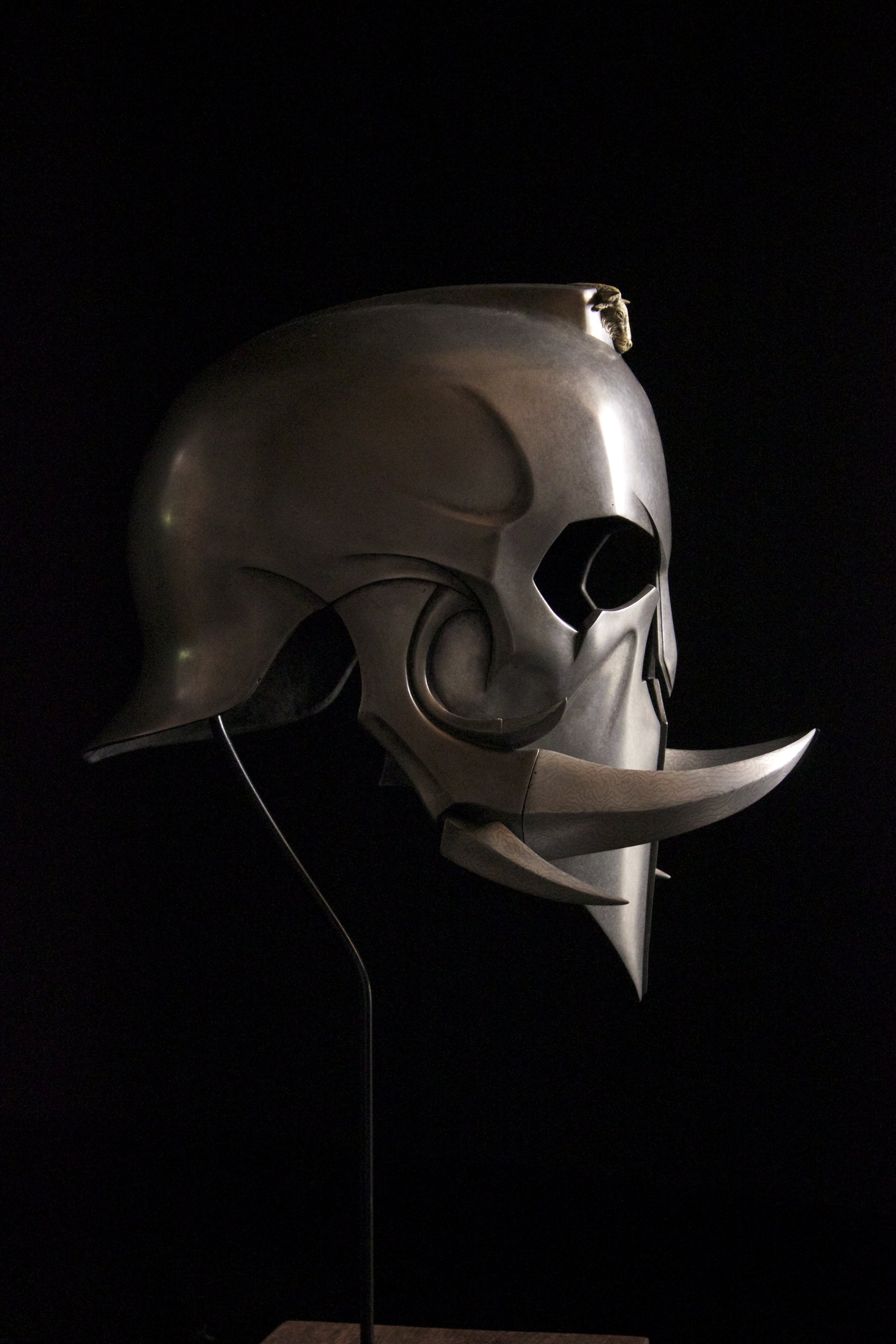 Casque Fantasy réalisé en résine. Sculpture, moulage et modèle réalisé par Clément Wintz