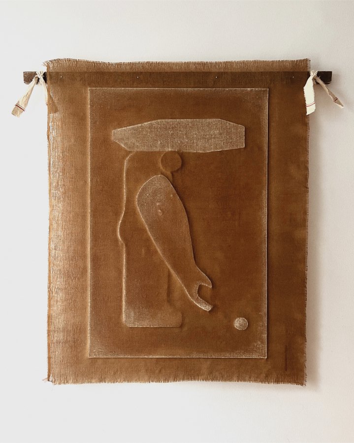 MENORCA HERITAGE II TAULA, LINEN AND SHELLAC, 112x143 CM, 2025