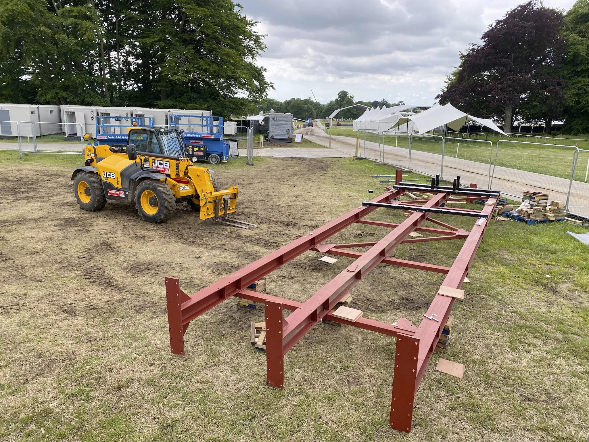 Metal structure for the rigging of the Range Rover at The Goodwood Festival of Speed 2022