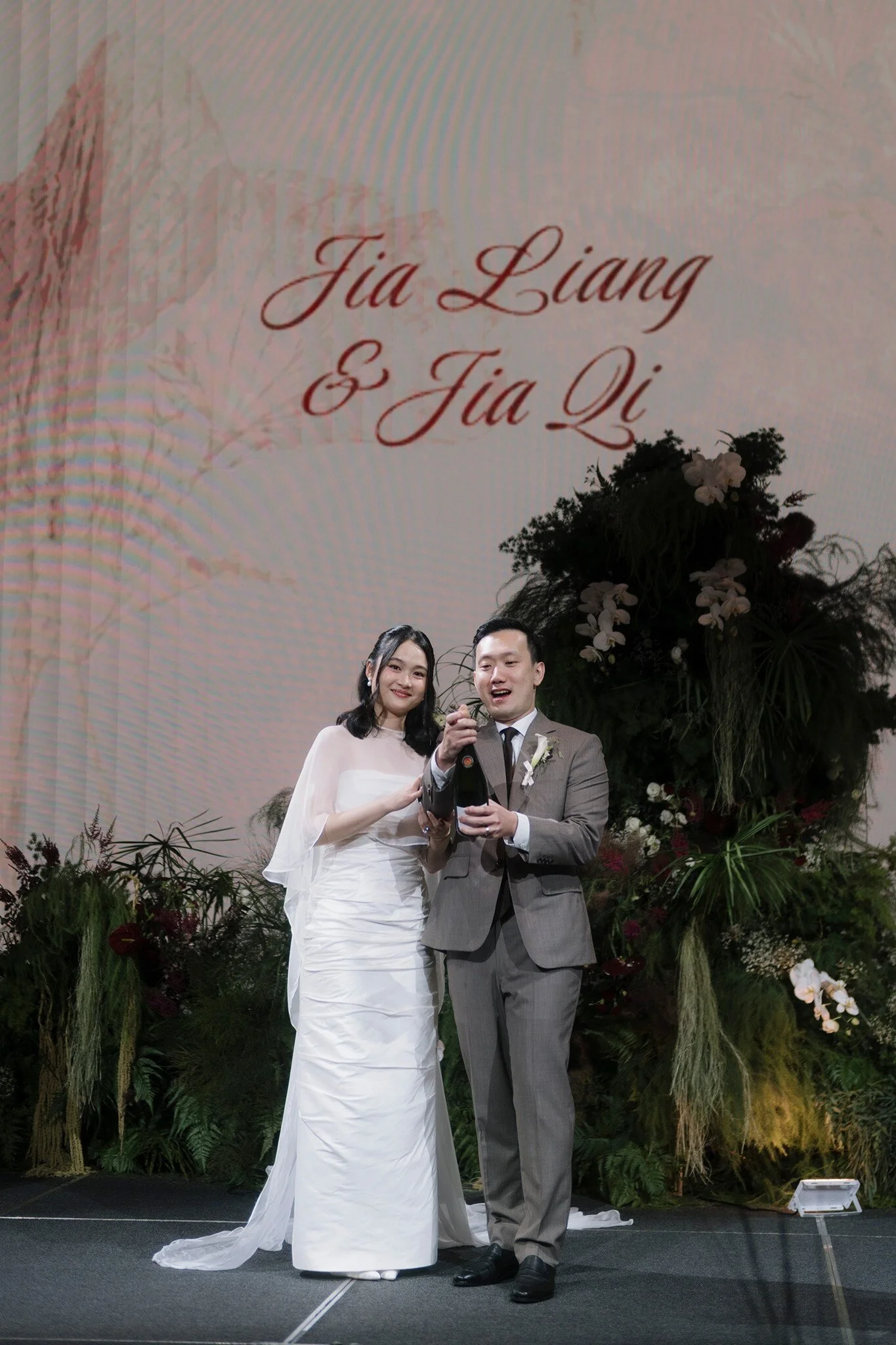 jialiang-jiaqi-burgundy-verde-wedding-pan-pacific-orchard-028.jpg