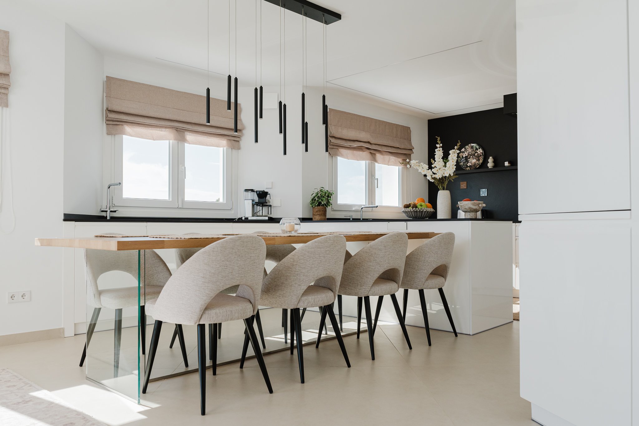 Santala Designin sisustama ja suunnittelema keittiö Fuengirolassa