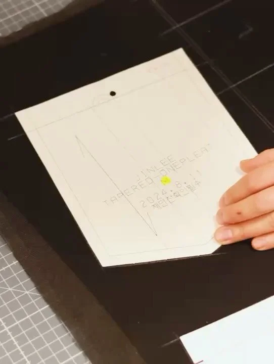 VIGNETTES OF MY DAY. 

Back to back in the studio after my trip to Korea for 2 weeks. It&rsquo;s great to be back behind my machines, catching up + strategising our next moves over the next month or so. 

We will be IRL two times before the festive p