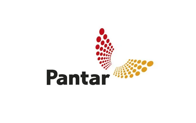 Logo met de tekst 'Pantar' en een abstracte vleugelvorm met rode en oranje stippen.