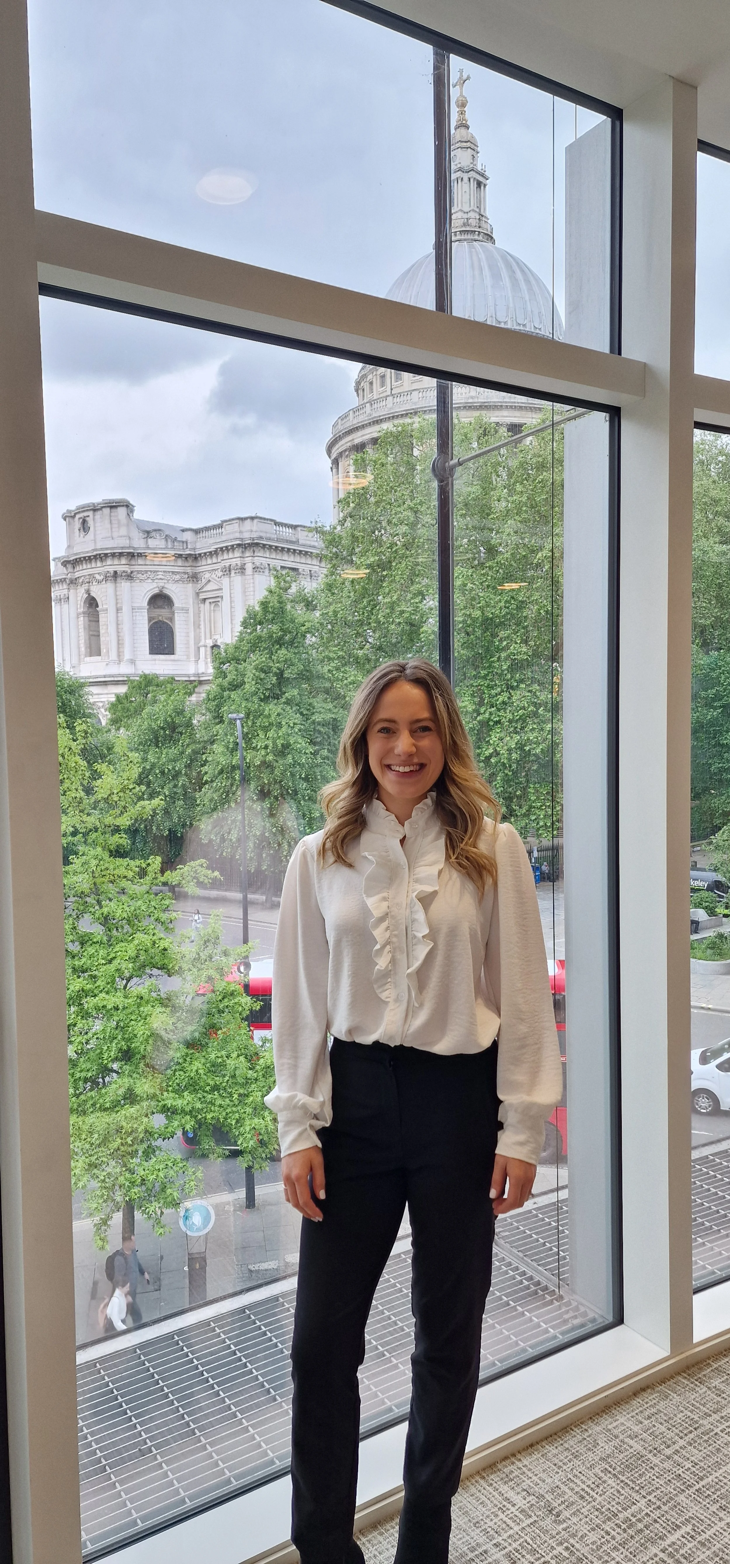 Corporate wellbeing nutritionist delivering workplace health talk and wellness support for employees.