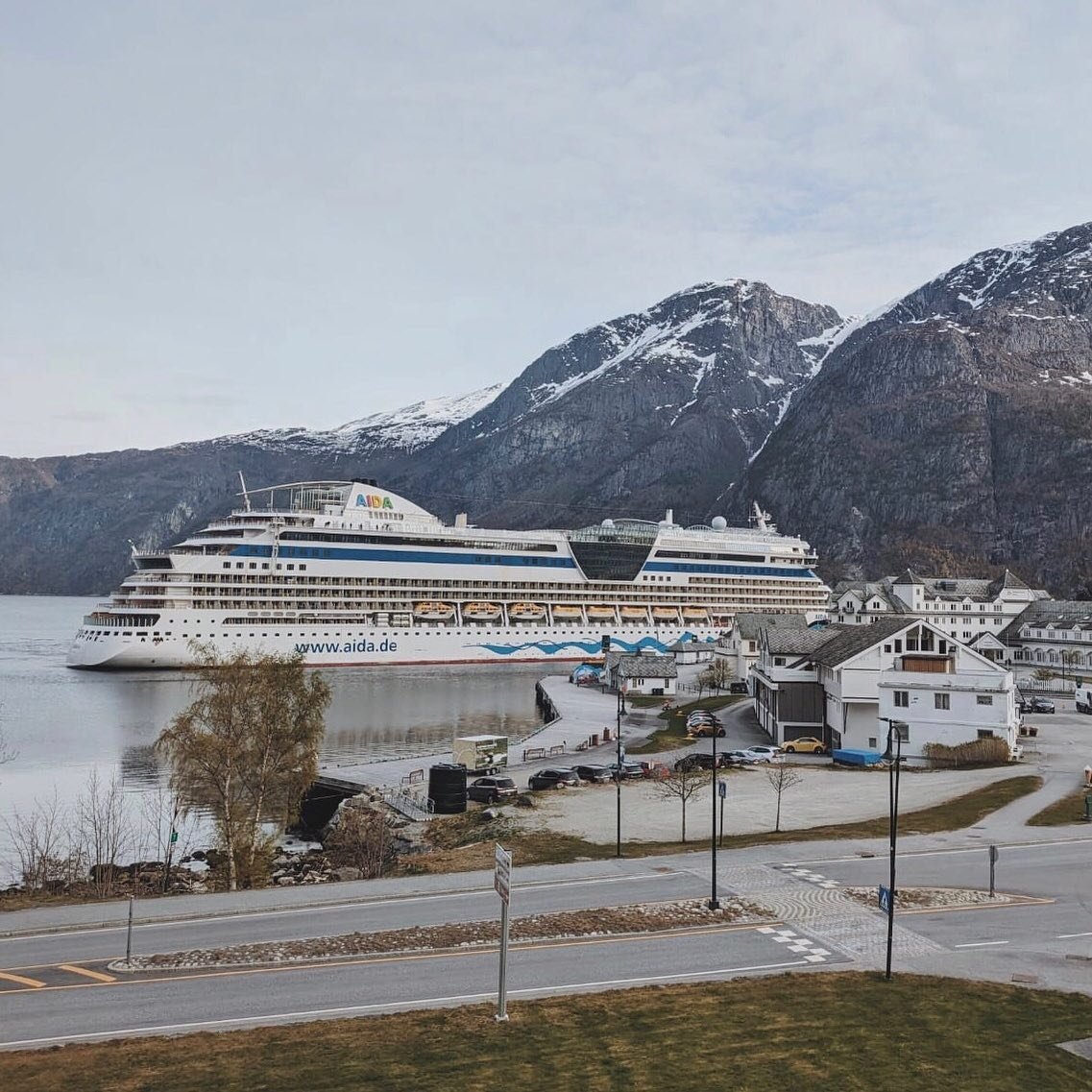 Finallyyyyy!!!! The most beautiful smile of the SEA back in Eidfjord!!!
First Aida call this season with our beauty AIDA Diva 🫶🏻Thanks to all the lovely guests for visiting us and welcome back start of May #aidadiva ⚓️🛳💙❤️💚💛

#norsknatursenter 