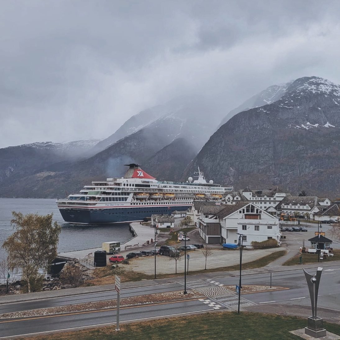 Lovely #balmoral in rainy Eidfjord today 🇳🇴

1000 takk to all the cruise guests who visited us at #norsknatursenter and brought sunshine to us ☀️☀️☀️

#eidfjord #balmoral #fredolsencruiselines #hardanger #norway #cruiseseason2024
