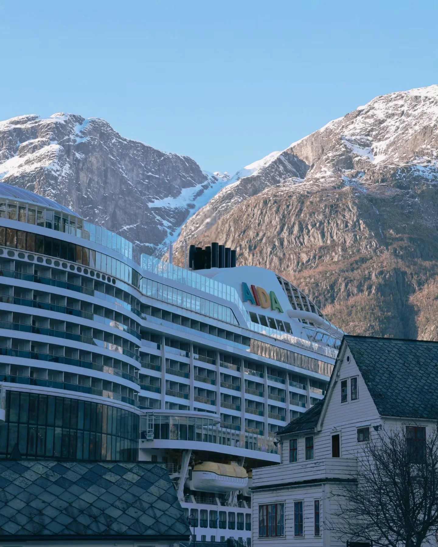 A handful of moments from the season start ☀️ We're looking forward to an exciting season full of memories and great experiences 🤩 Visit us in &Oslash;vre Eidfjord every day from 10am-6pm 🏔

#hardanger #Eidfjord #visitnorway