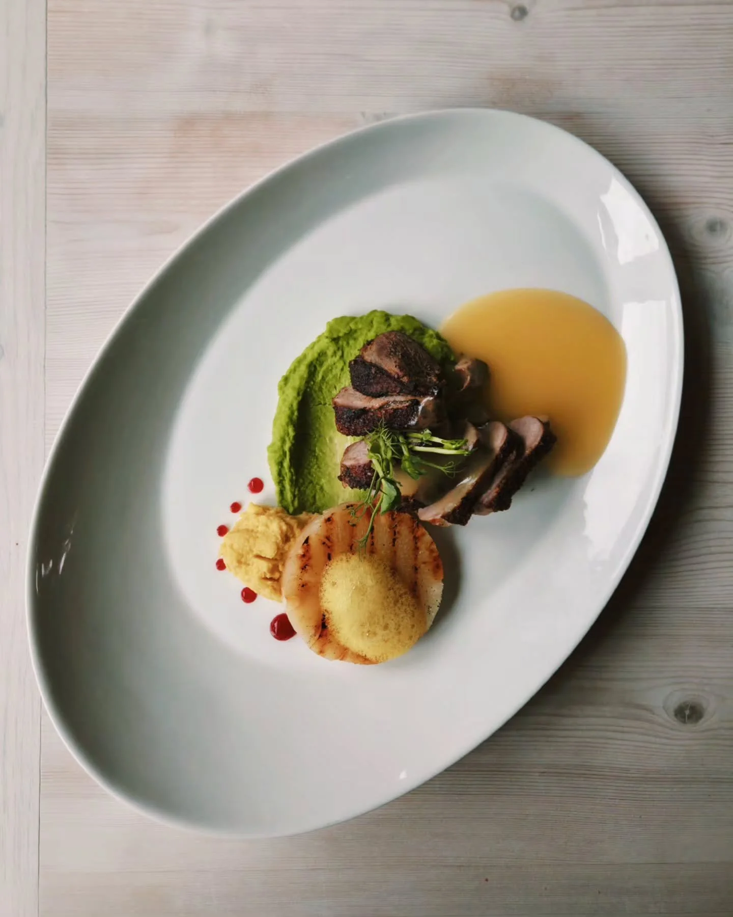 Dagens, laurdag 02/05 og s&oslash;ndag 03/05 ☺️ Andebryst med appelsinsaus, amandinepoteter og gr&oslash;nnsaker.  Ope 12-18!
