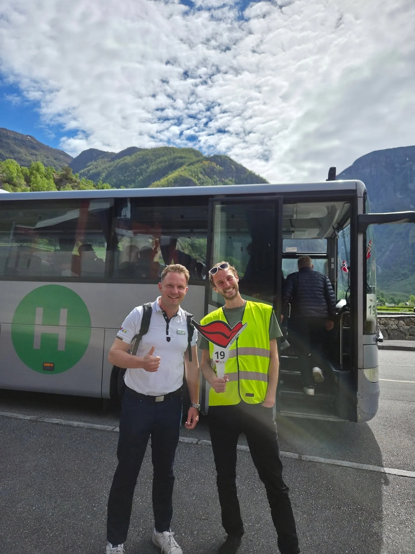 A wonderful summer day ☀️ lots of nice people, lots of sun, what more can you wish for? 

#hardanger #norway