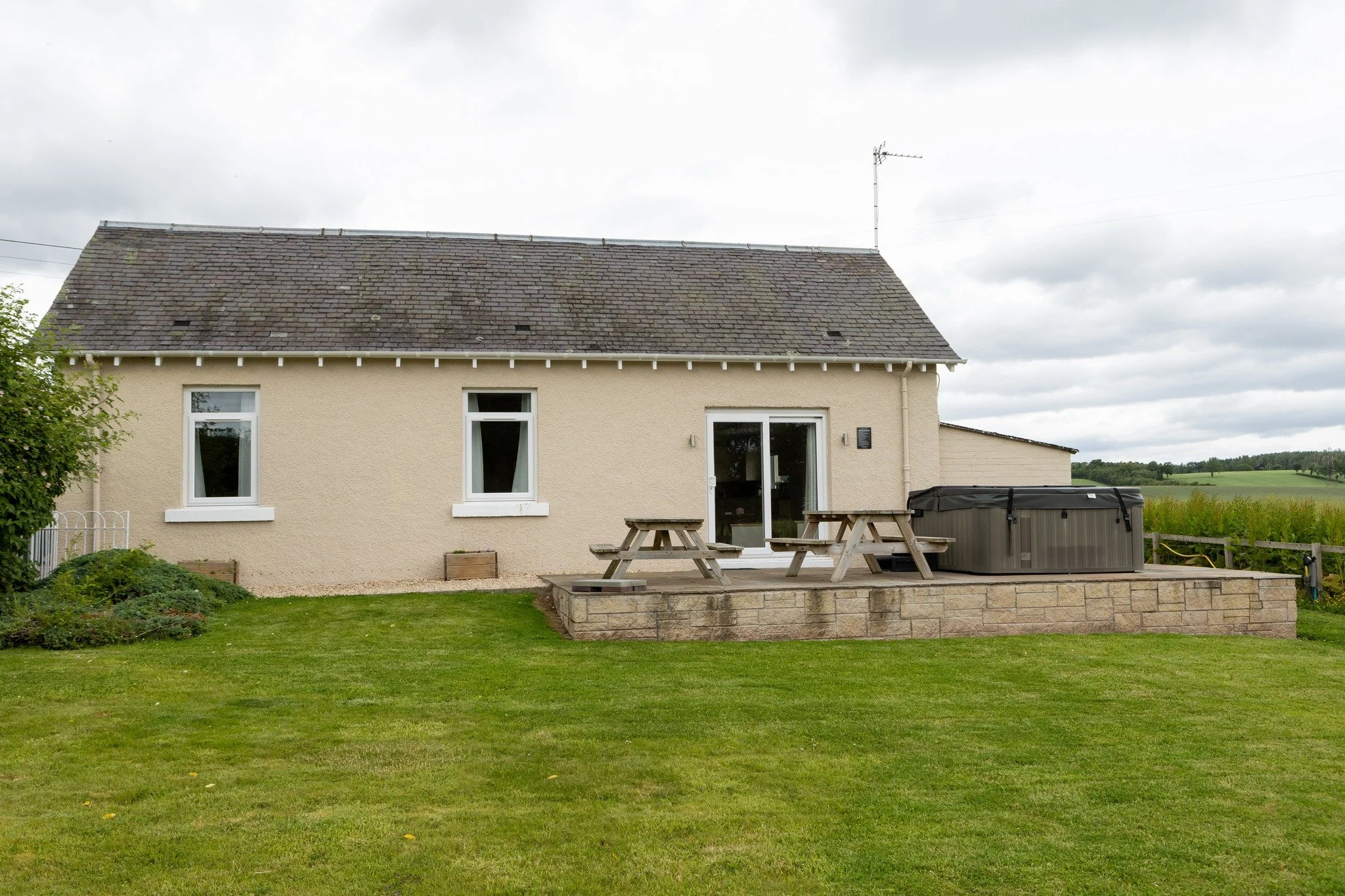 Ninetrees Love ✨ 

&ldquo;What a beautiful, spacious cottage and so cosy. It&rsquo;s really well equipped with everything you need. We loved stargazing at night in the hot tub with our little granddaughter. We&rsquo;ve already recommended your cottag