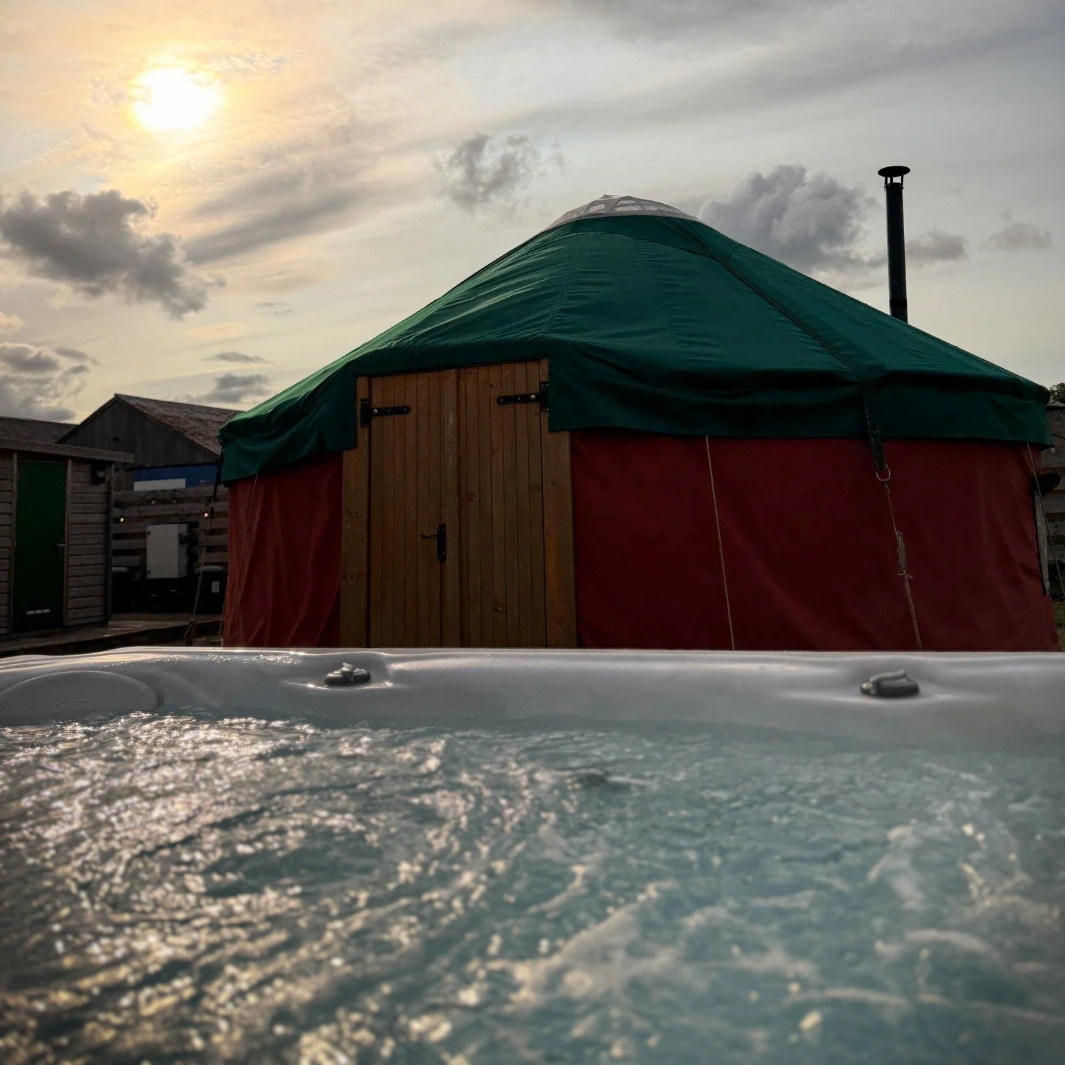 At Bachilton, our yurts bring together rustic charm and proper comfort, with real beds, soft furnishings, a log-burning stove, private decking and beautiful farm surroundings. The kind of stay that feels tucked away, but still easy and relaxed.

Perf