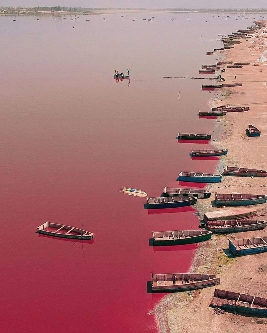✨Save this post for your next weekend getaway⬇️

✨Ever heard of Lac Rose in Senegal? Also known as Lake Retba, this saltwater Lake is known for its pink waters which are due to a specific algae. Just like the Dead Sea, this lake is super buoyant due 