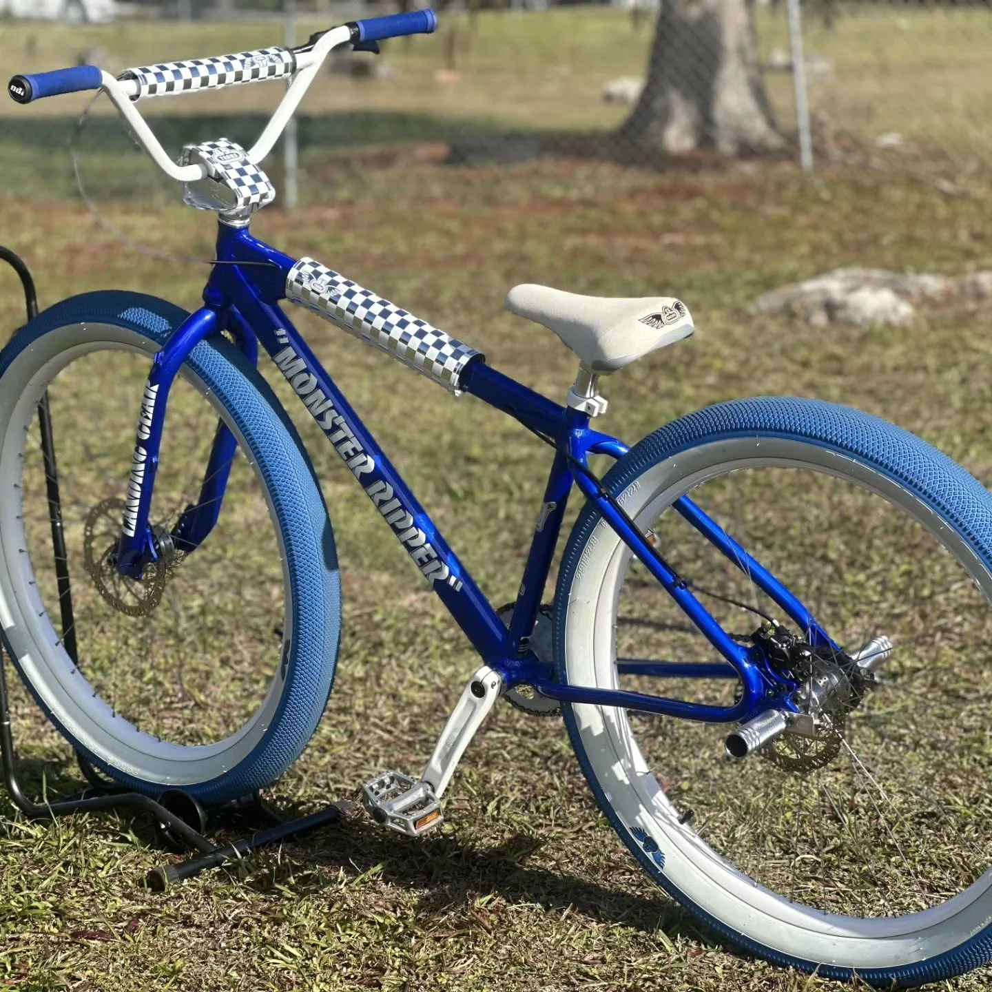We have a sweet blue and white SE Moster Ripper in the shop for sale. This is a sweet ride for around the neighborhood or hitting the streets on one of @steeezyfilmz ride outs. $800 and it's yours

#bikelifelifestyle #coralspringsbicycle