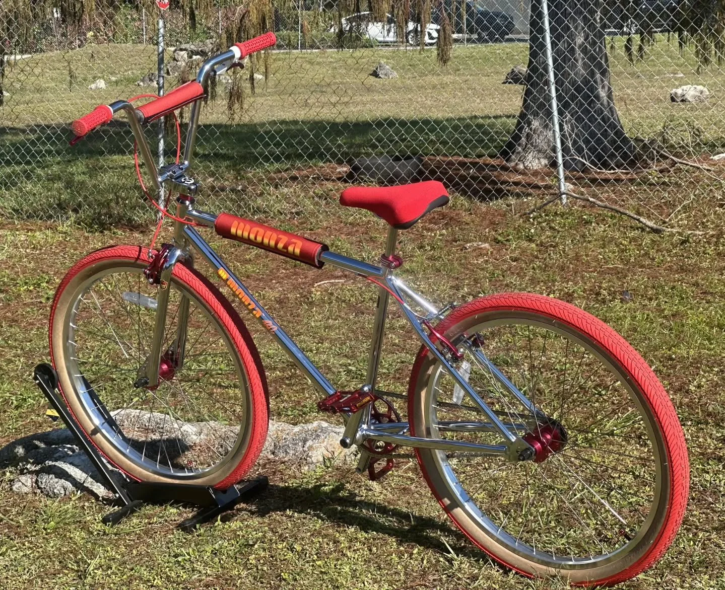 We have a really nice chrome Monza 27.5 that we took in on a trade last week. The tires aren't even dirty. Not too many companies putting out a chrome bmx frame anymore. $600 complete.

#bikelife #coralspringsbicycle