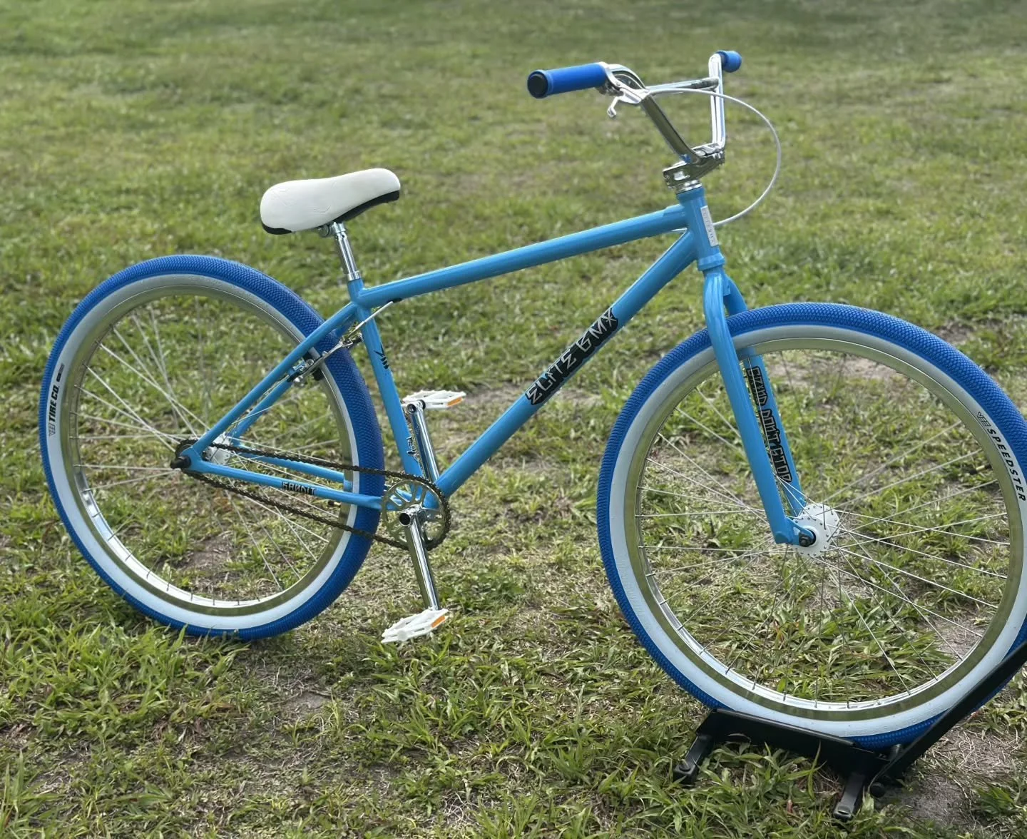We have a couple of these baby blue Elite Bandits in the shop this week. These are a perfect starter 29" to cruise the neighborhhod on. They come with Vee Speedster tires, 3 piece cranks, and chrome handlebars. $449.00

#bikelife #coralspringsbi