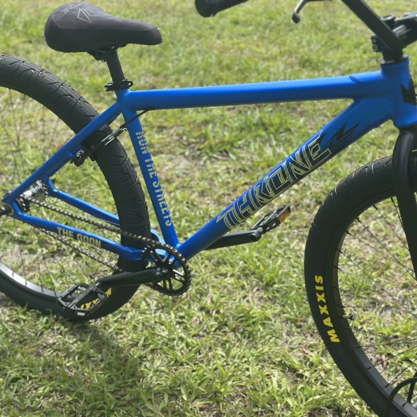 These are the last couple of Throne single speed, 29" goons that were on our throne order last week. The blue and white goon come with disc brakes, Maxxis tires, and that loud Throne freewheel. $749 in the shop.

#coralspringsbicycle #bikelife #