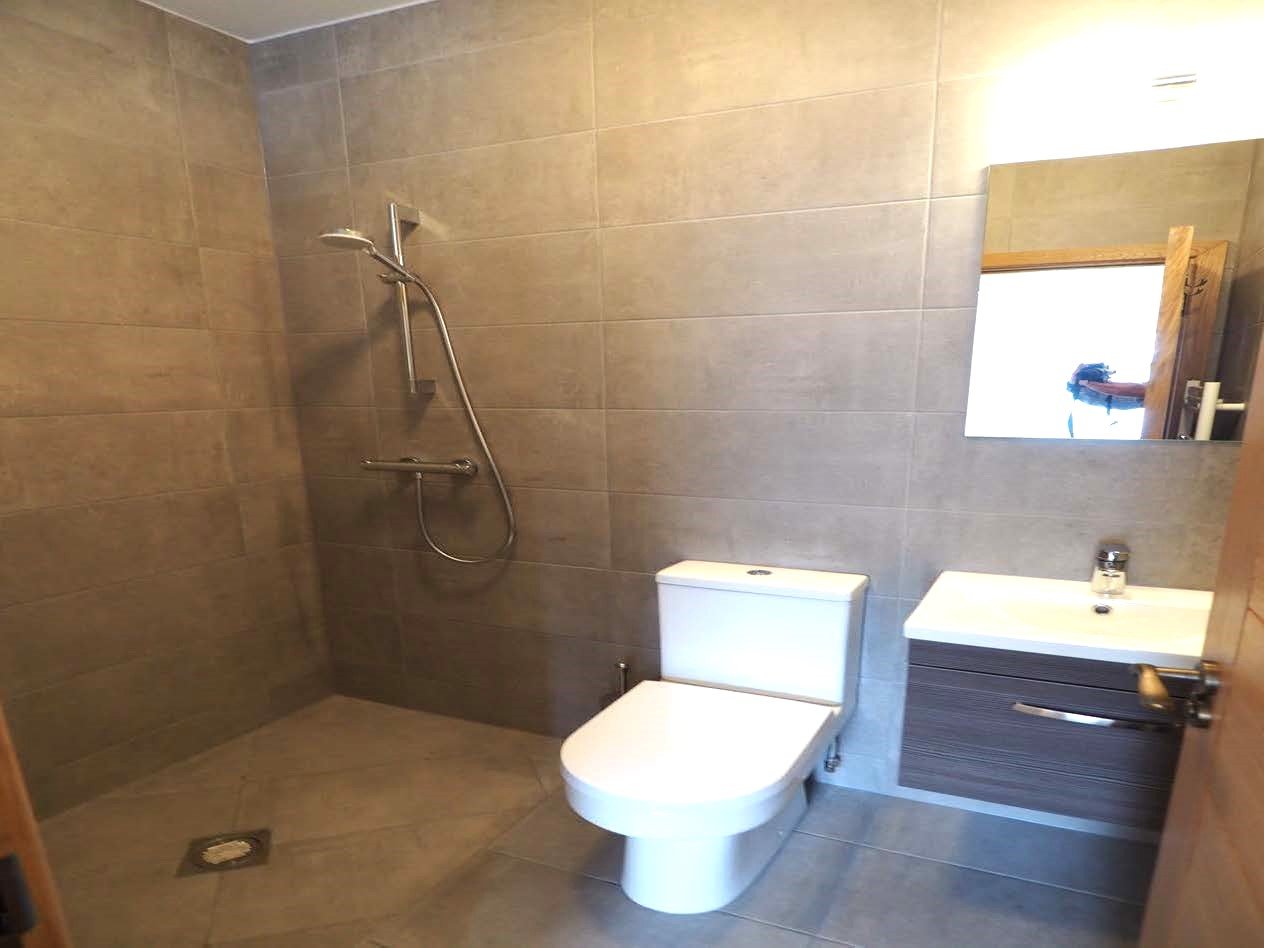 Advert Photos - 45b Duckett Road_Page_03.jpg
