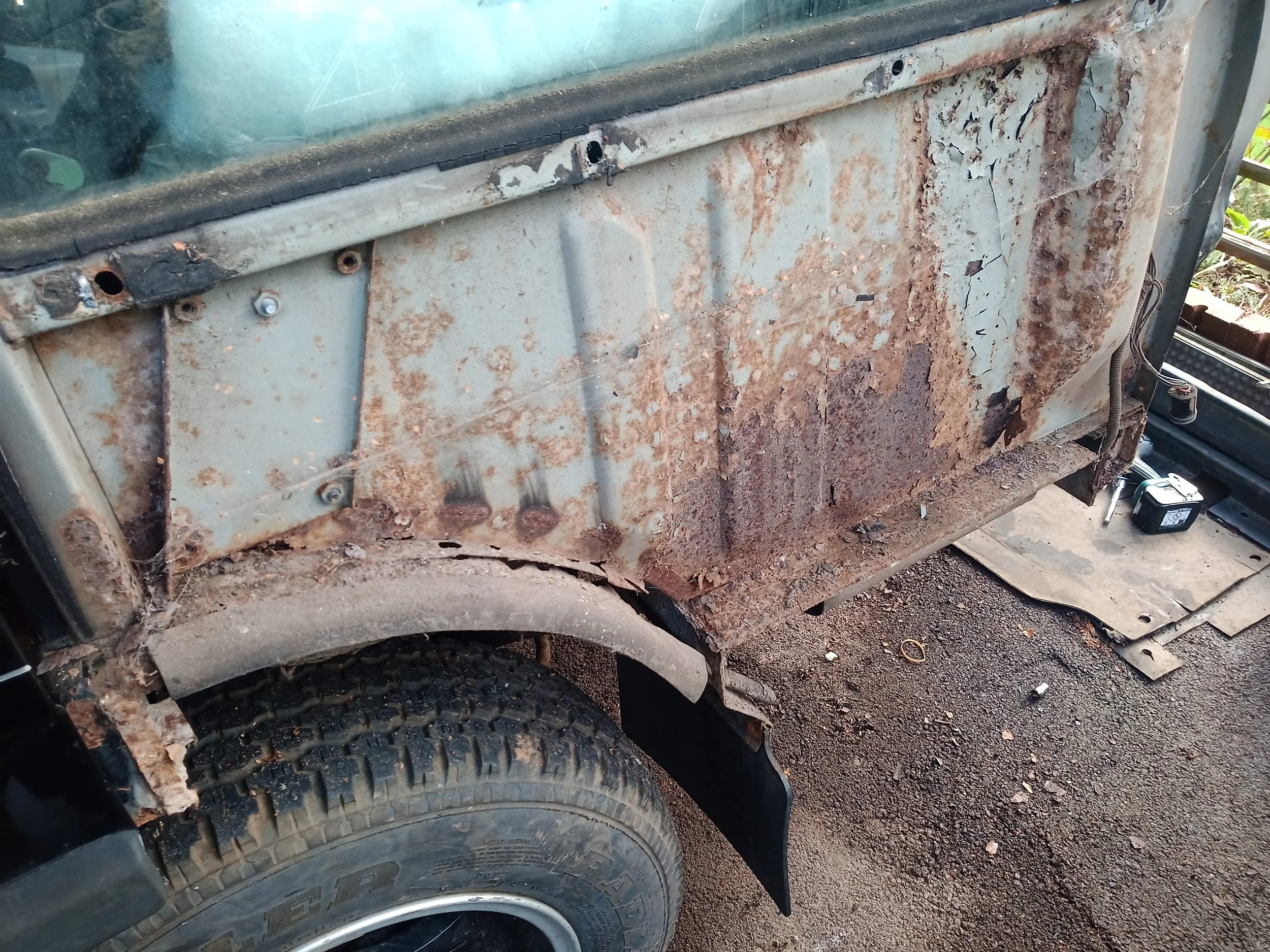 The rear inner wings were also pretty rusty...