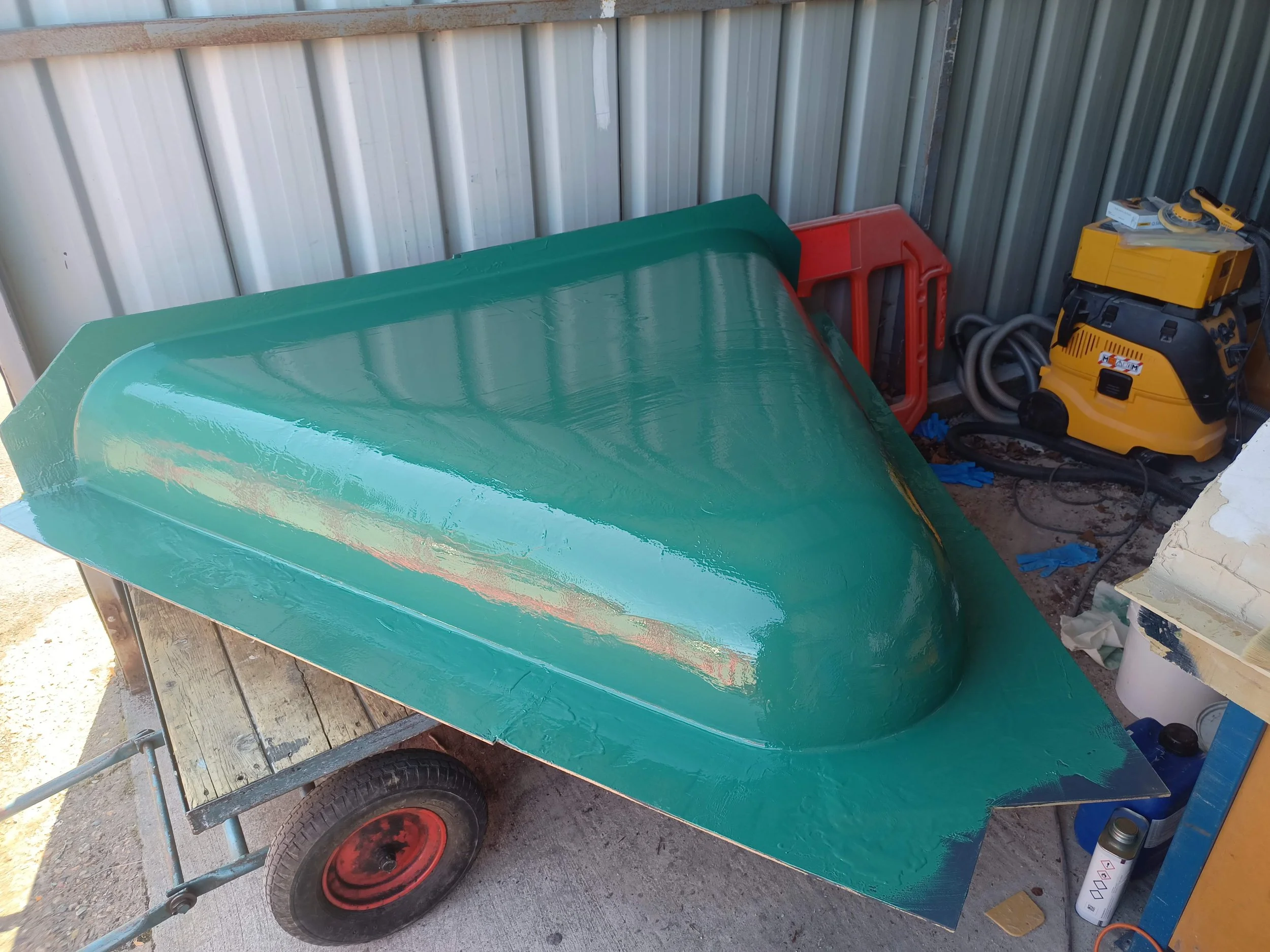 Gelcoat now applied to the bonnet plug.
