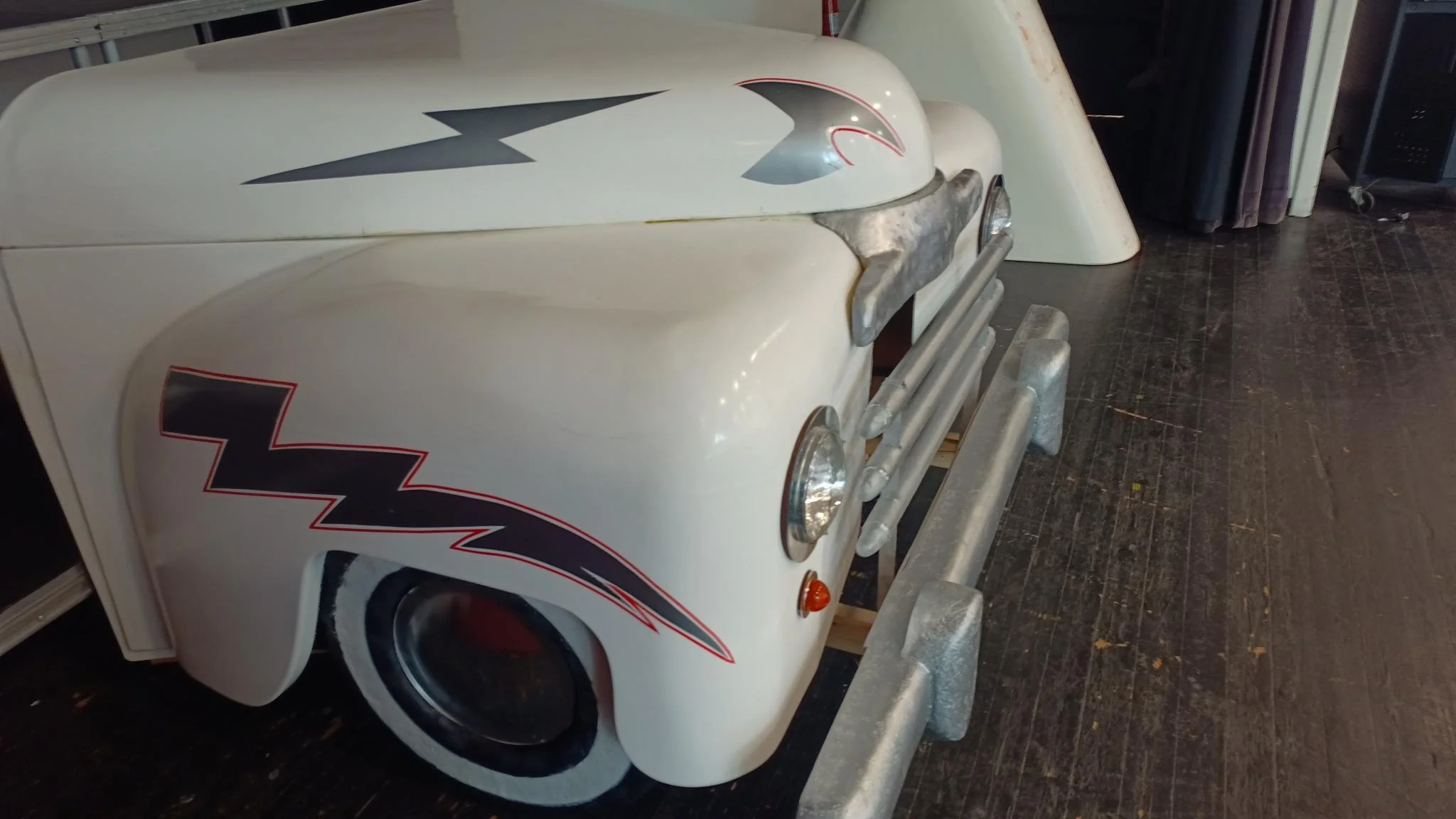 Note the unusually flat surfaces on the top of the wings and bonnet. These were designed to support being stood on.