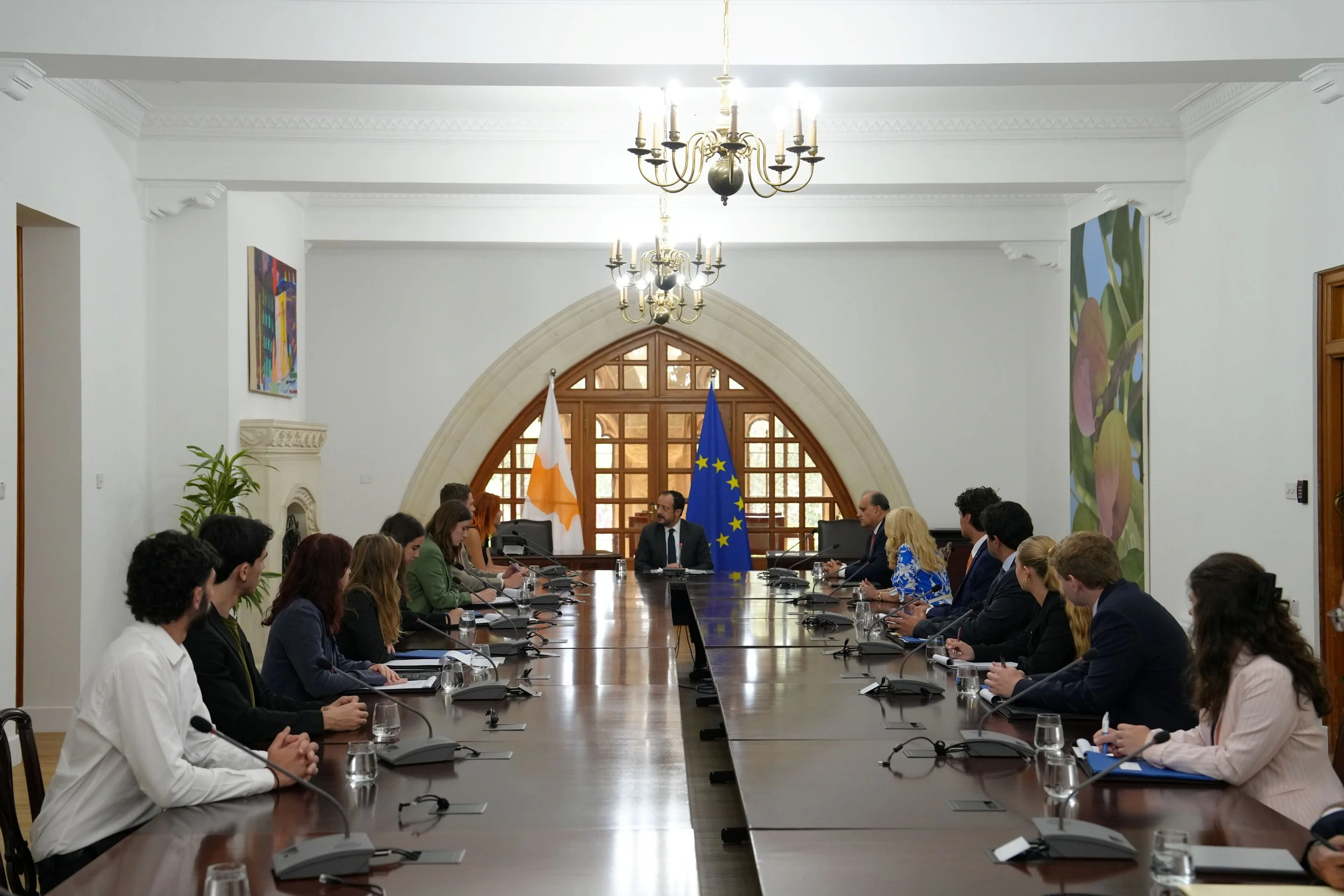  Students engaging with President Christodoulides. 