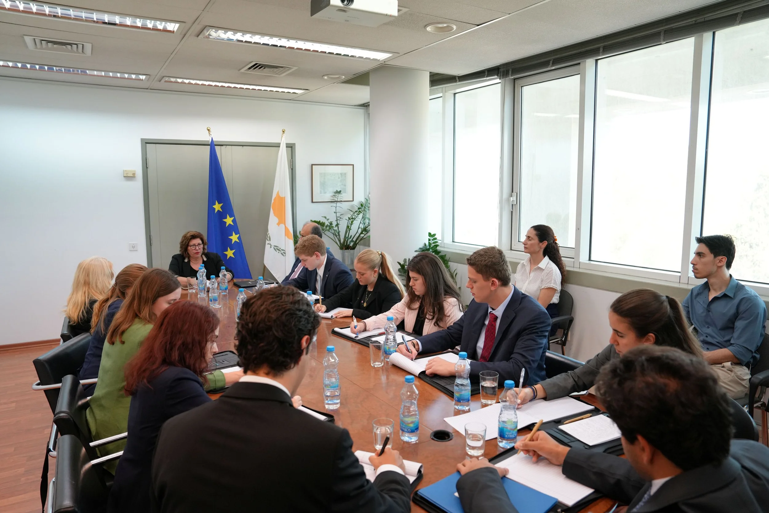  Ambassador Theodora Constantinidou, permanent secretary of the Ministry of Foreign Affairs (center) and the student delegation. 