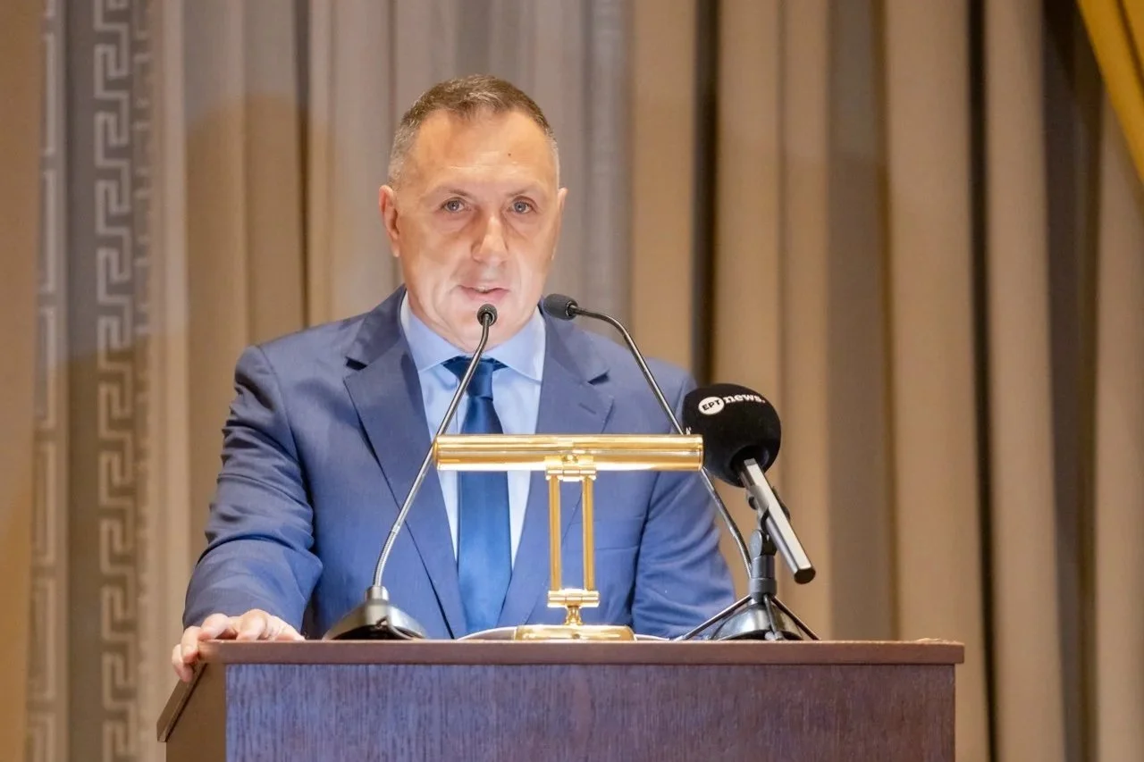 Fanis Papathanasiou, anchor and senior diplomatic correspondent at ERT, served as master of ceremonies at the 21st Annual AHI Athens Awards Dinner