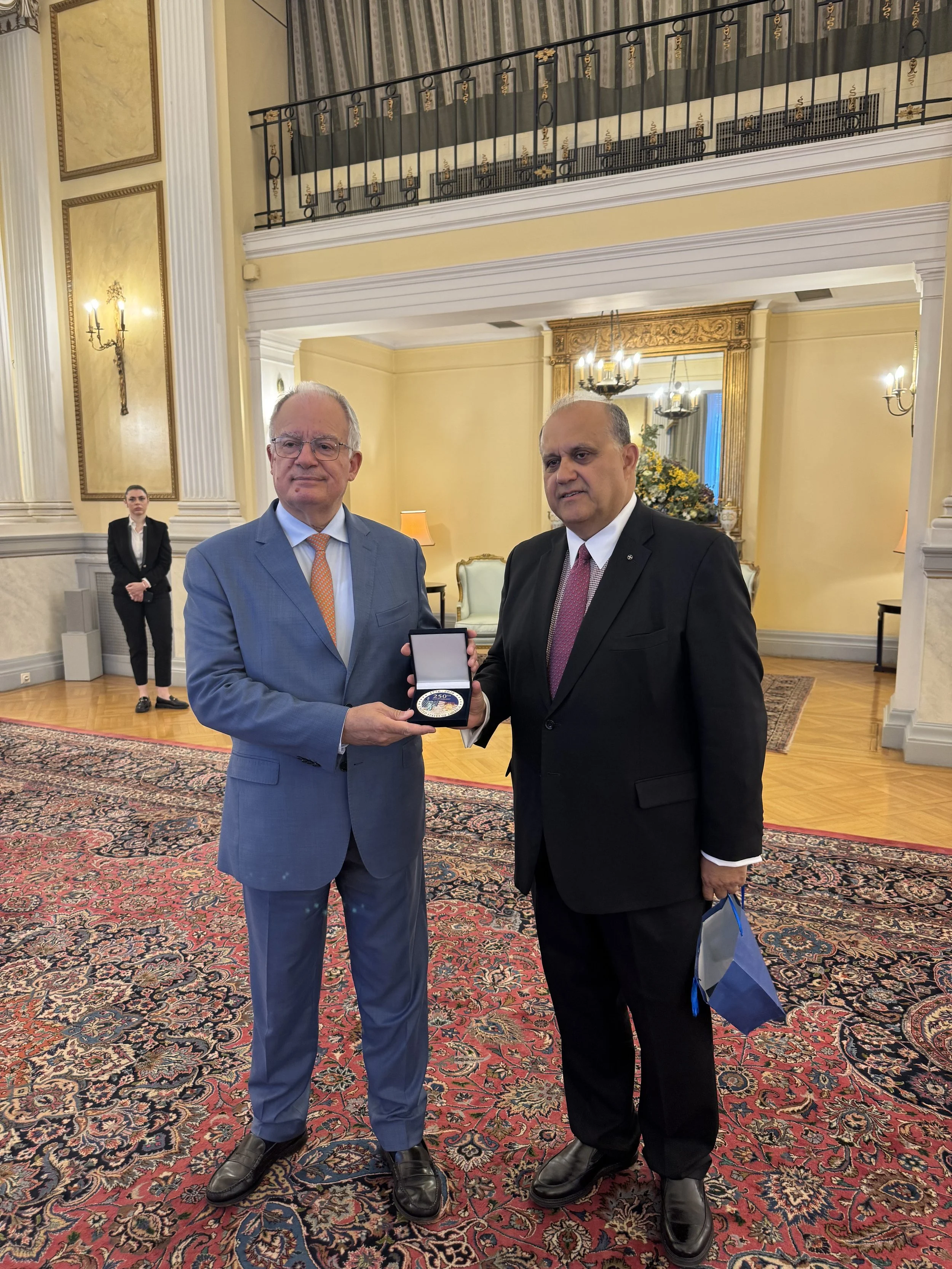  AHI President Nick Larigakis presents President Tassoulas with a commemorative gift. 
