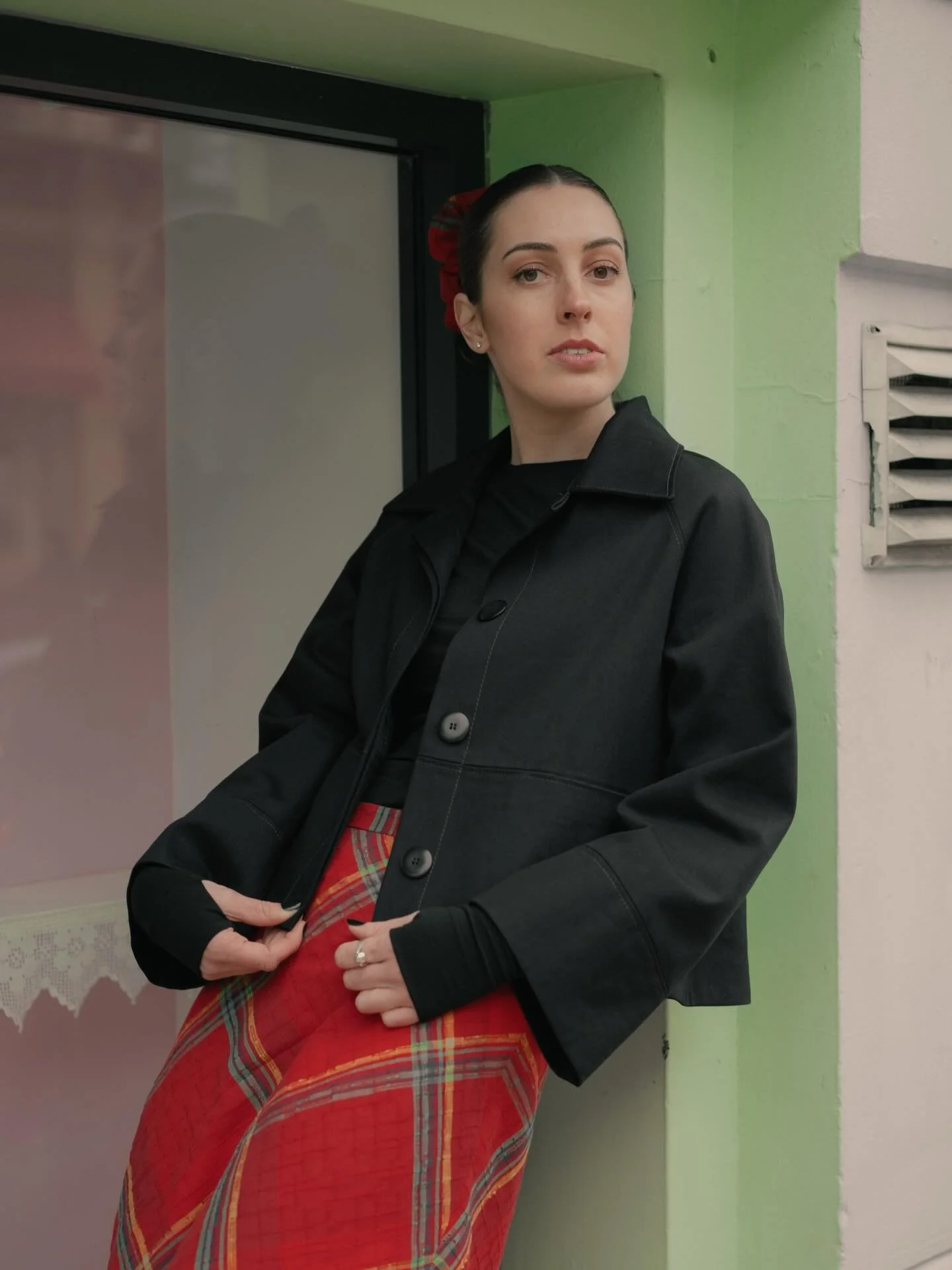 The Betsy Jacket and Lula merino in black 🖤

Available online at clarabosshard.com 

Photographer @___benmatthews___ 
Model @liv_ferg