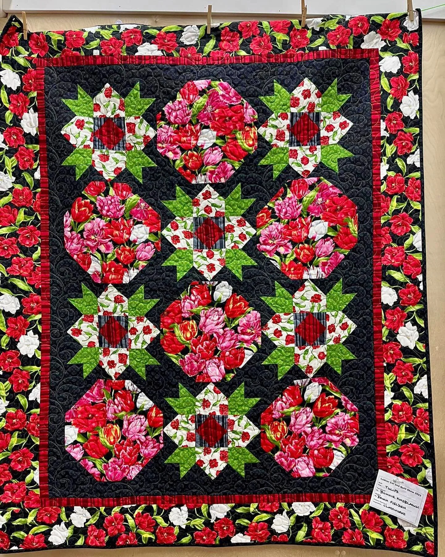 From the quilt and car show weekend.  Beautiful tulip quilt pieced by Bonnie K, with longarm quilting by Dawn F. ❤️
#boundarybayquiltersguild #tulipsofinstagram #quilts #quiltingfun #sewjoy #isew #canadianquilter #quilting