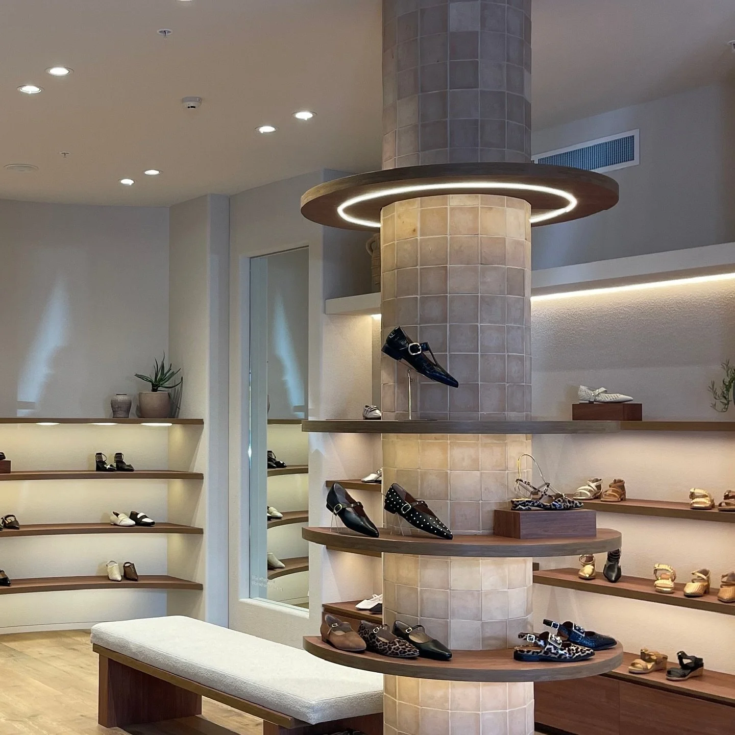 Say hello to the team that turns big visions into real-world spaces&hellip;

We&rsquo;re proud to welcome @woodland.shopfitting as a Silver Sponsor for Girls In Business 2025!

From concept to completion, their skilled team brings to life the most am