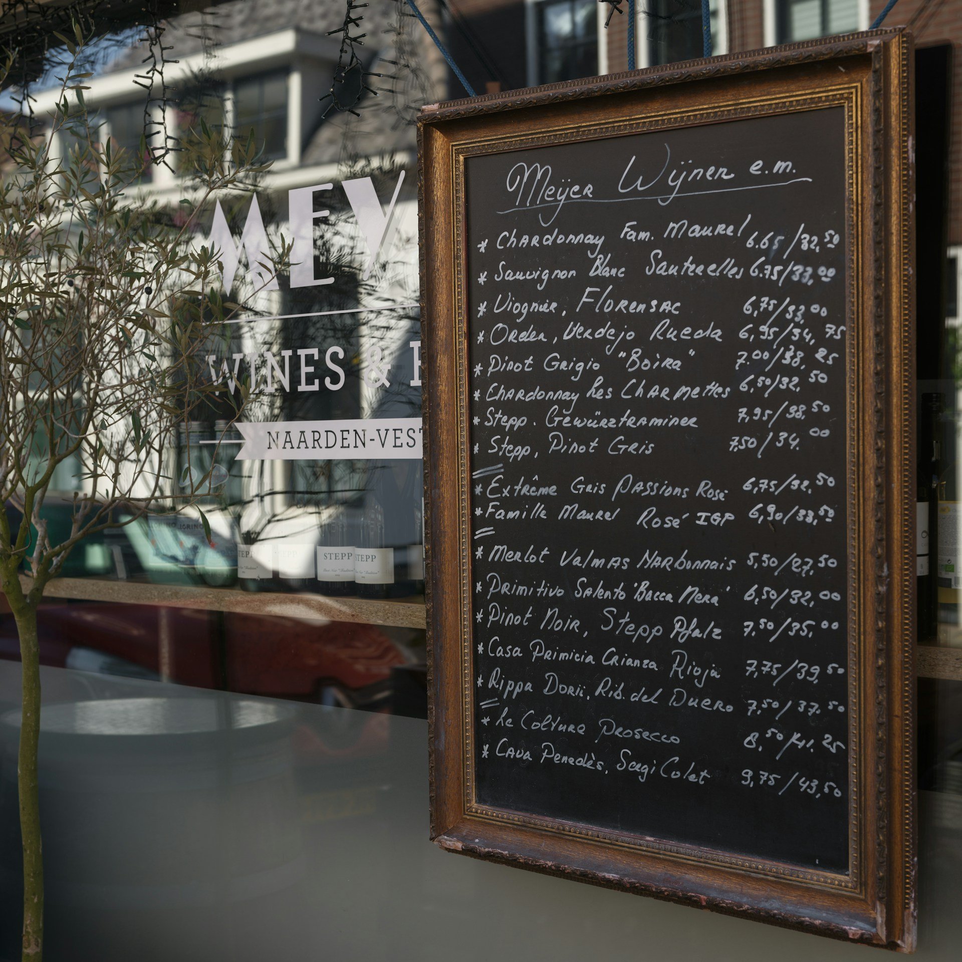 What Does a Wine List Consultant Do?