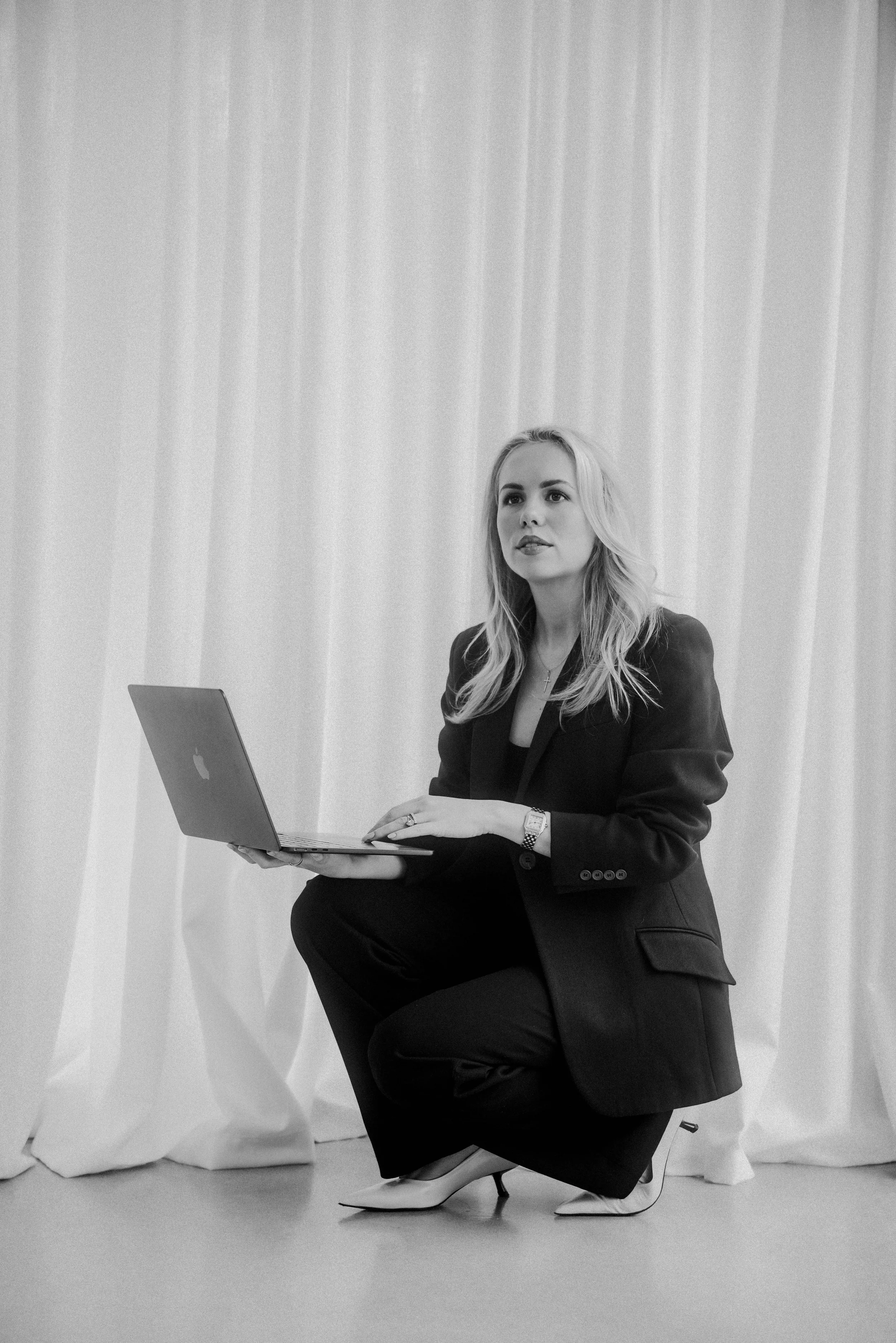 What Makes People Trust a Brand on Social Media: Turn Scrolling into Sales