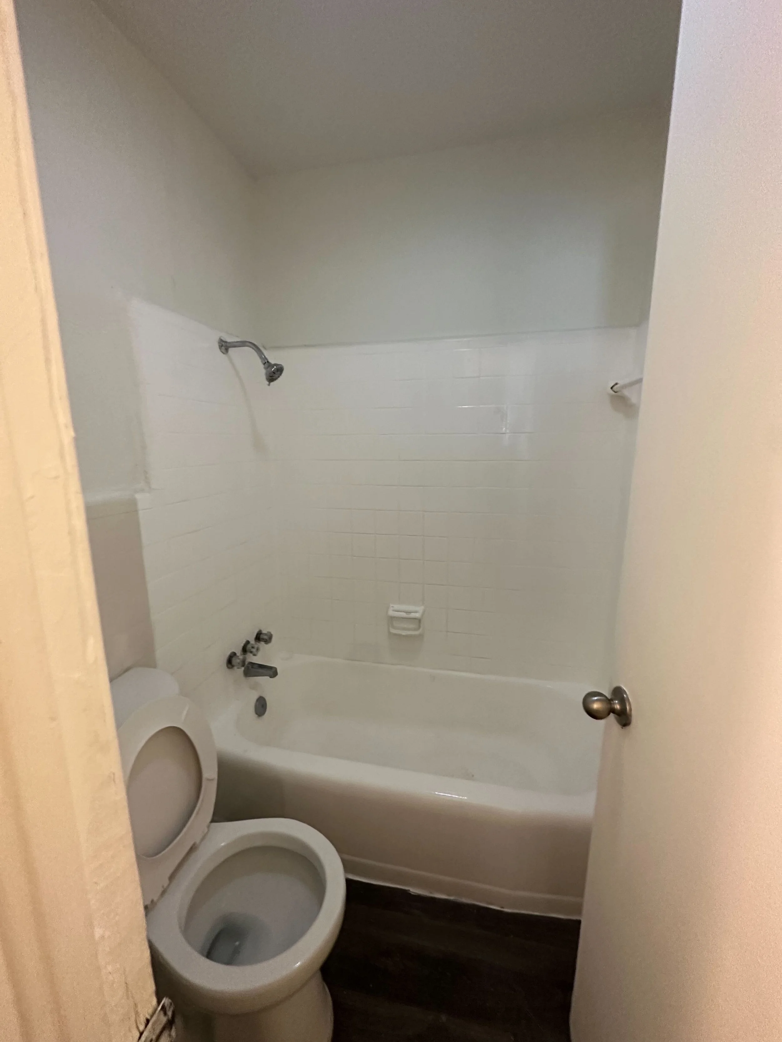 Nuvo Laguna Bathroom
