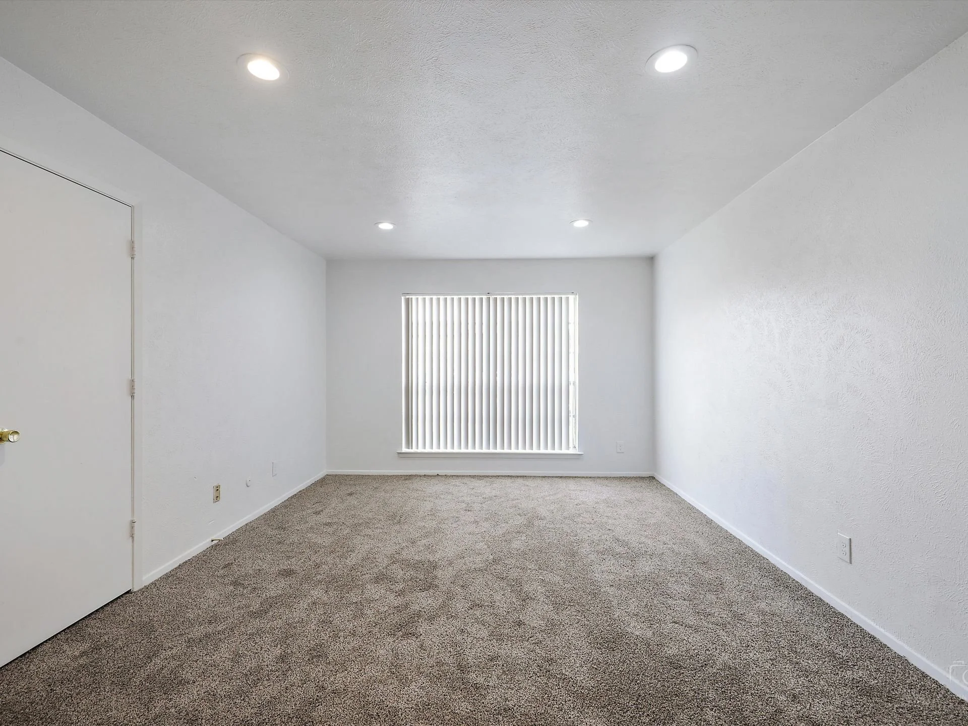 Marbella Room with Window